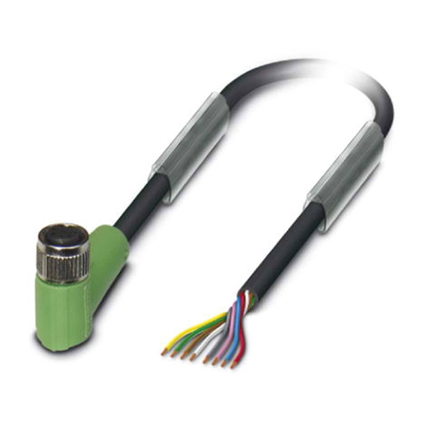 Ein grünes Netzkabel mit Winkelstecker, Metallabschirmung und freiliegenden farbigen Leitern an einem Ende, das für elektronische Verbindungen verwendet wird.