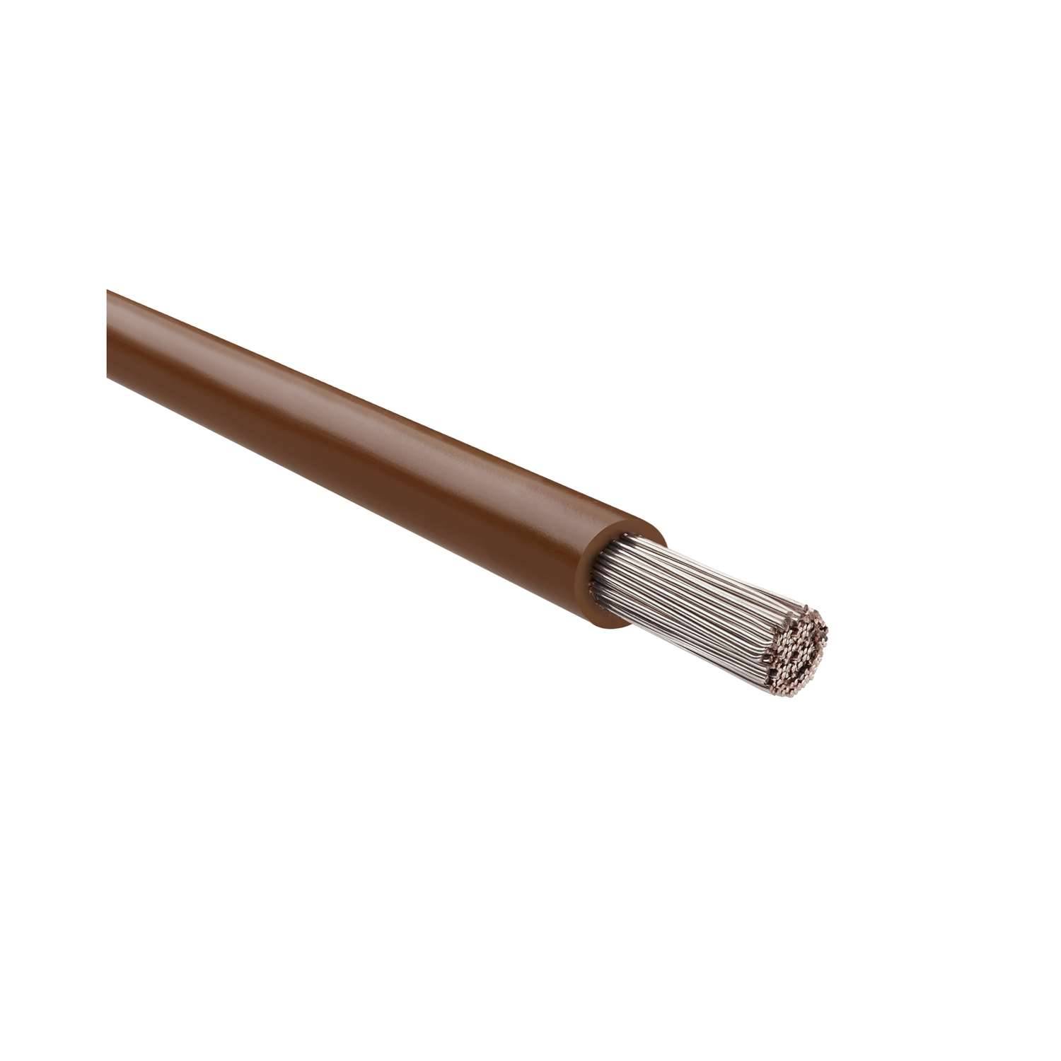 Ein Abschnitt eines braunen elektrischen Kabels mit freigelegten Metalldrähten am Ende, das seine mehrfachsträngige Konstruktion zeigt.