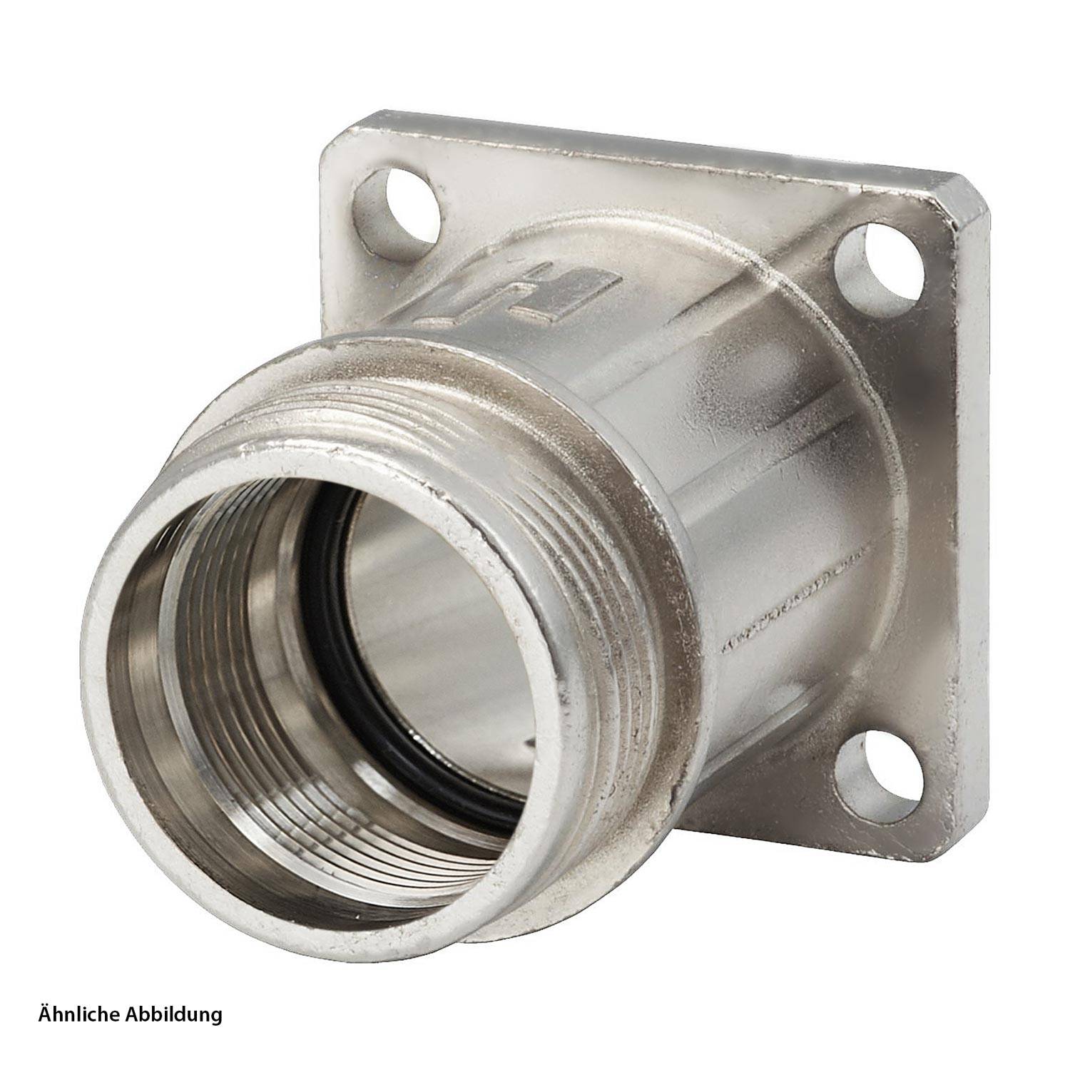 Ein metallischer, zylindrischer Rohranschluss mit vier Befestigungslöchern in einer quadratischen Flansche, der für industrielle oder sanitäre Anwendungen verwendet wird.