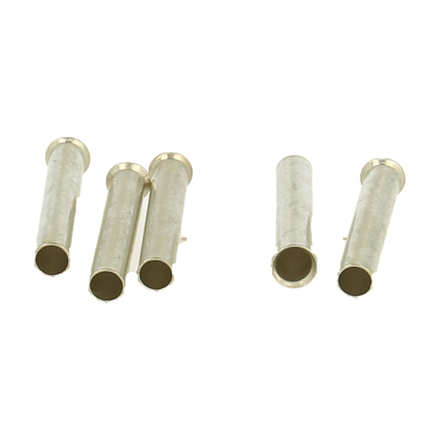 Vier Metall-Schlauchverbinder, zwei Sätze mit je zwei Verbindern, isoliert auf einem weißen Hintergrund.