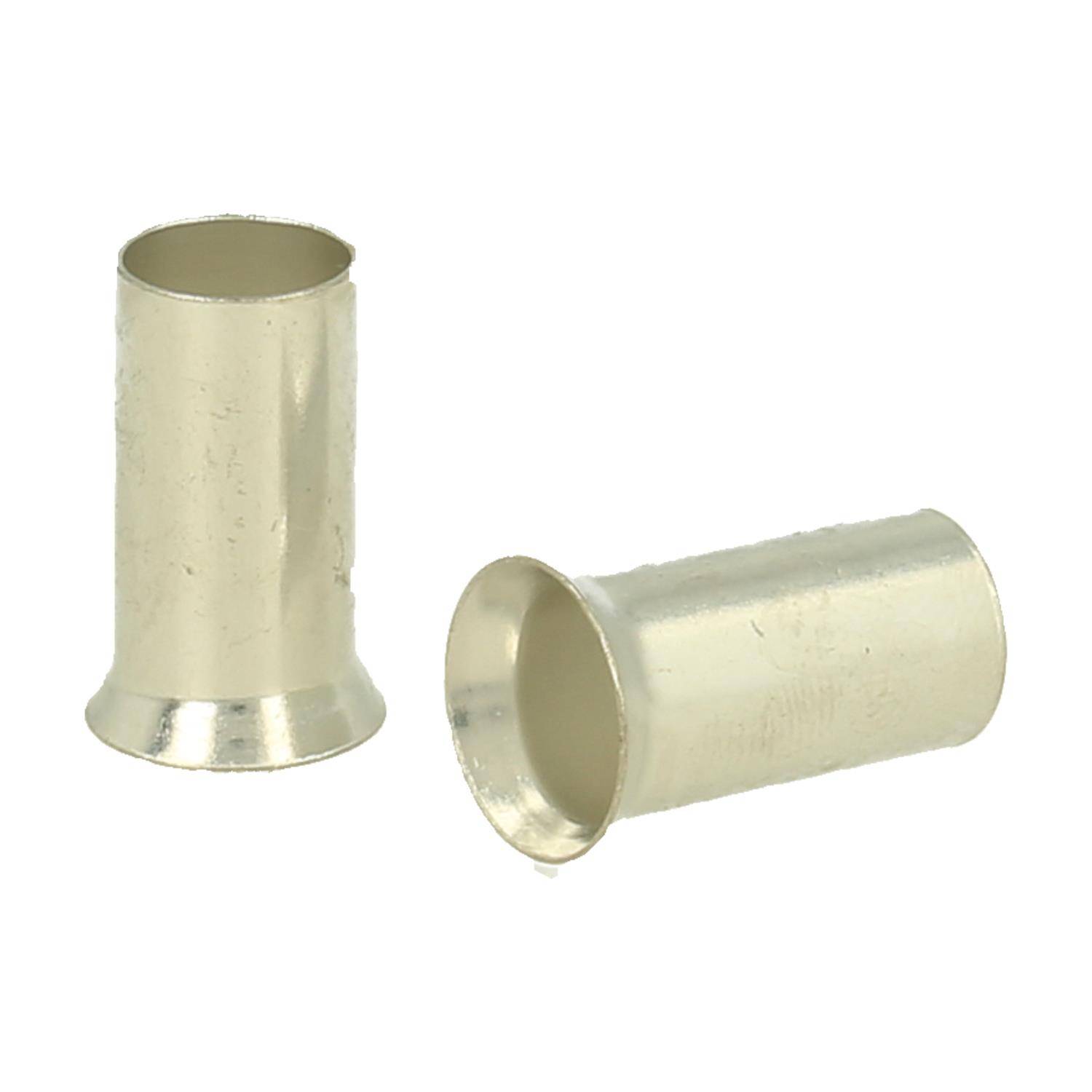 Zwei metallische Ferrules werden gezeigt, eine aufrecht und eine auf der Seite liegend. Sie werden zum Verbinden von elektrischen Drähten verwendet.