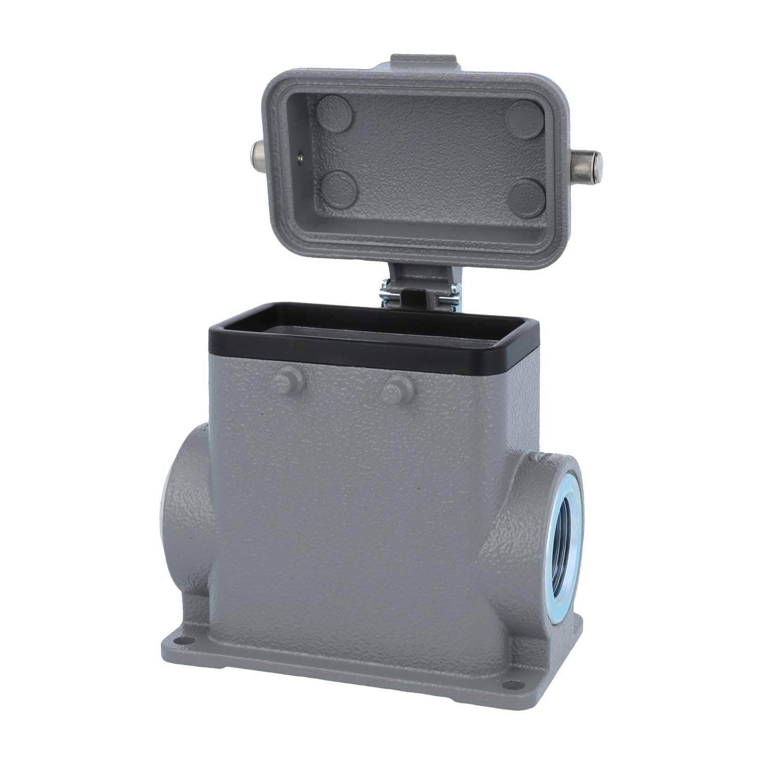 Eine graue Metallelektroverteilerdose mit offener Oberseite, die ein Innenkompartiment zeigt. Sie verfügt über kreisförmige seitliche Öffnungen.