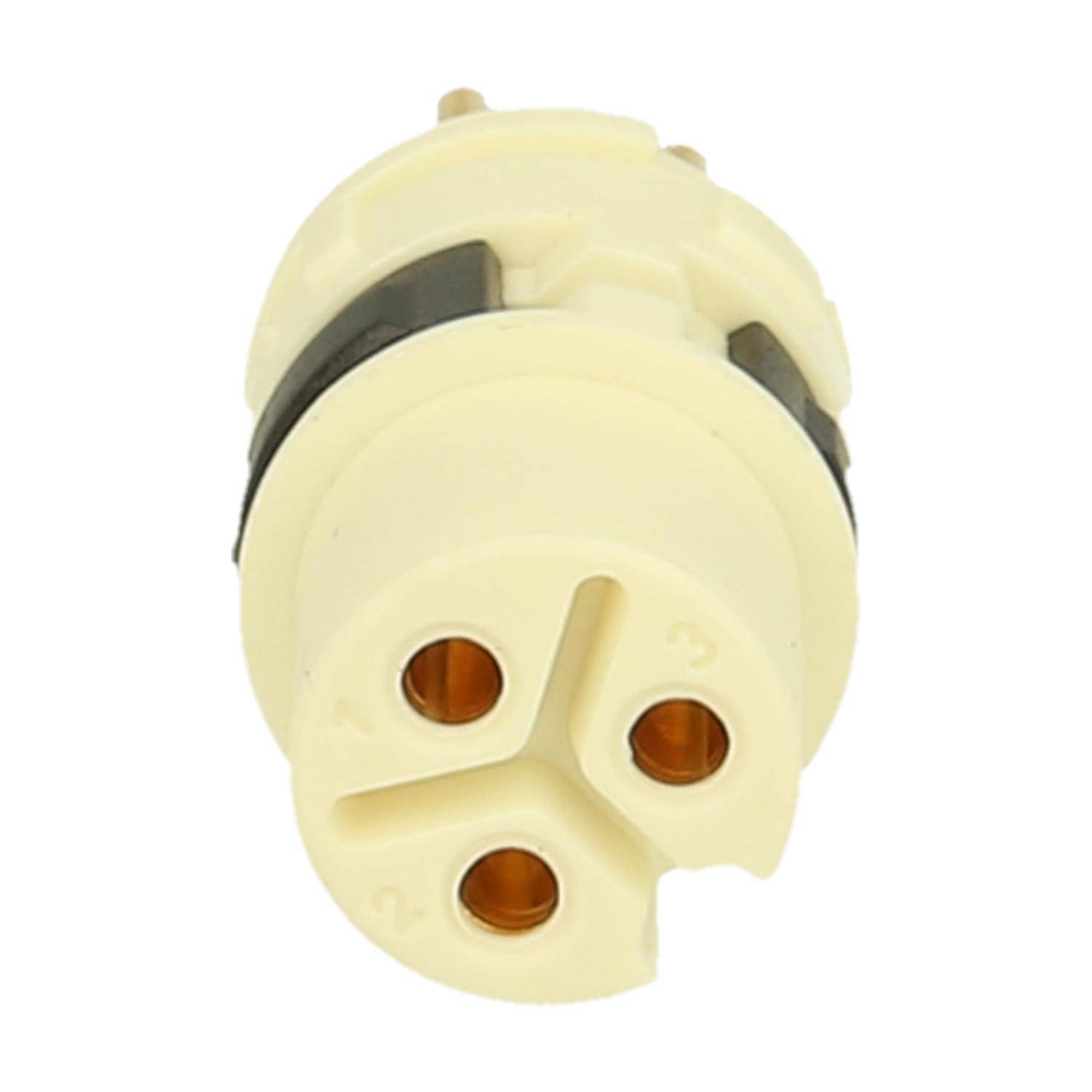 Nahaufnahme eines dreiphasigen Elektrosteckers in einem runden weißen Gehäuse mit nummerierten Stiften.