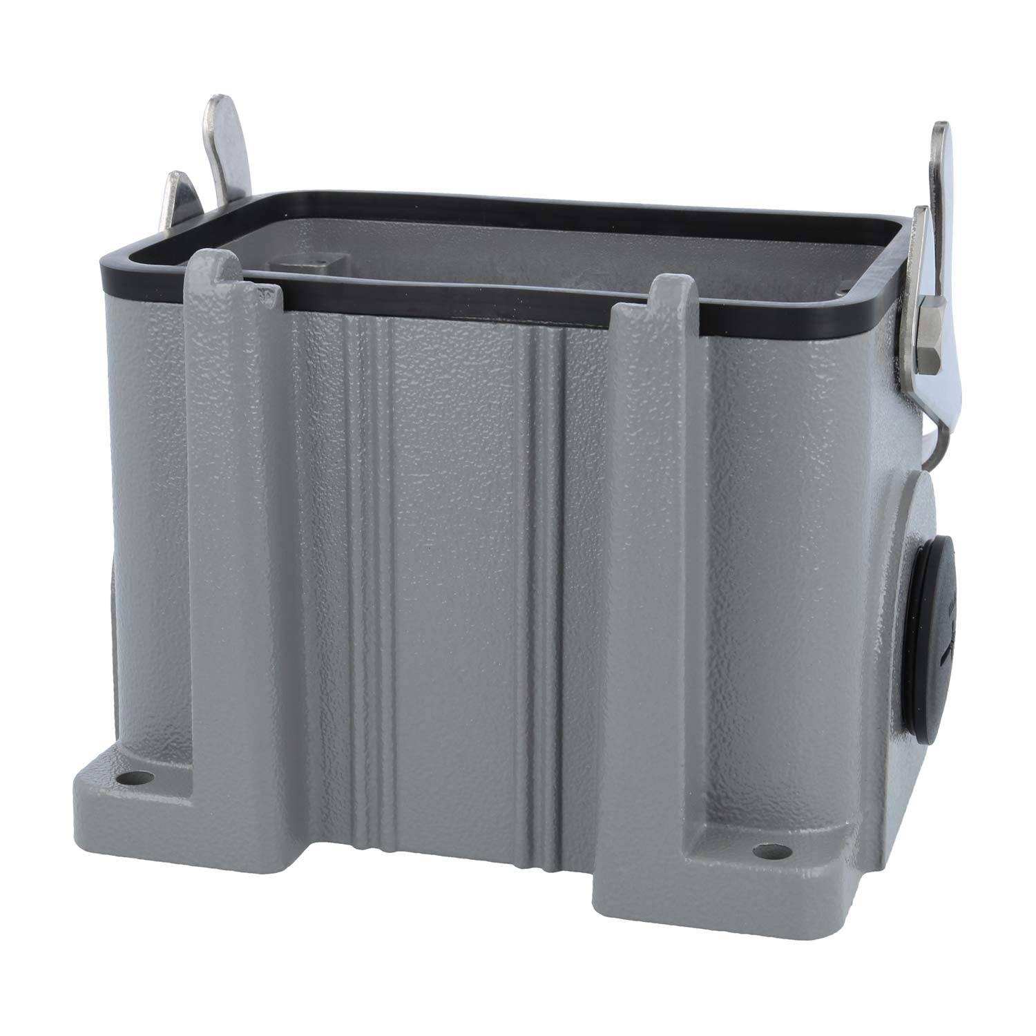 Ein rechteckiges, graues, robustes industrielles Gehäuse mit zwei oberen Verschlüssen und einer seitlichen Befestigung, geeignet zum Schutz elektrischer Komponenten.