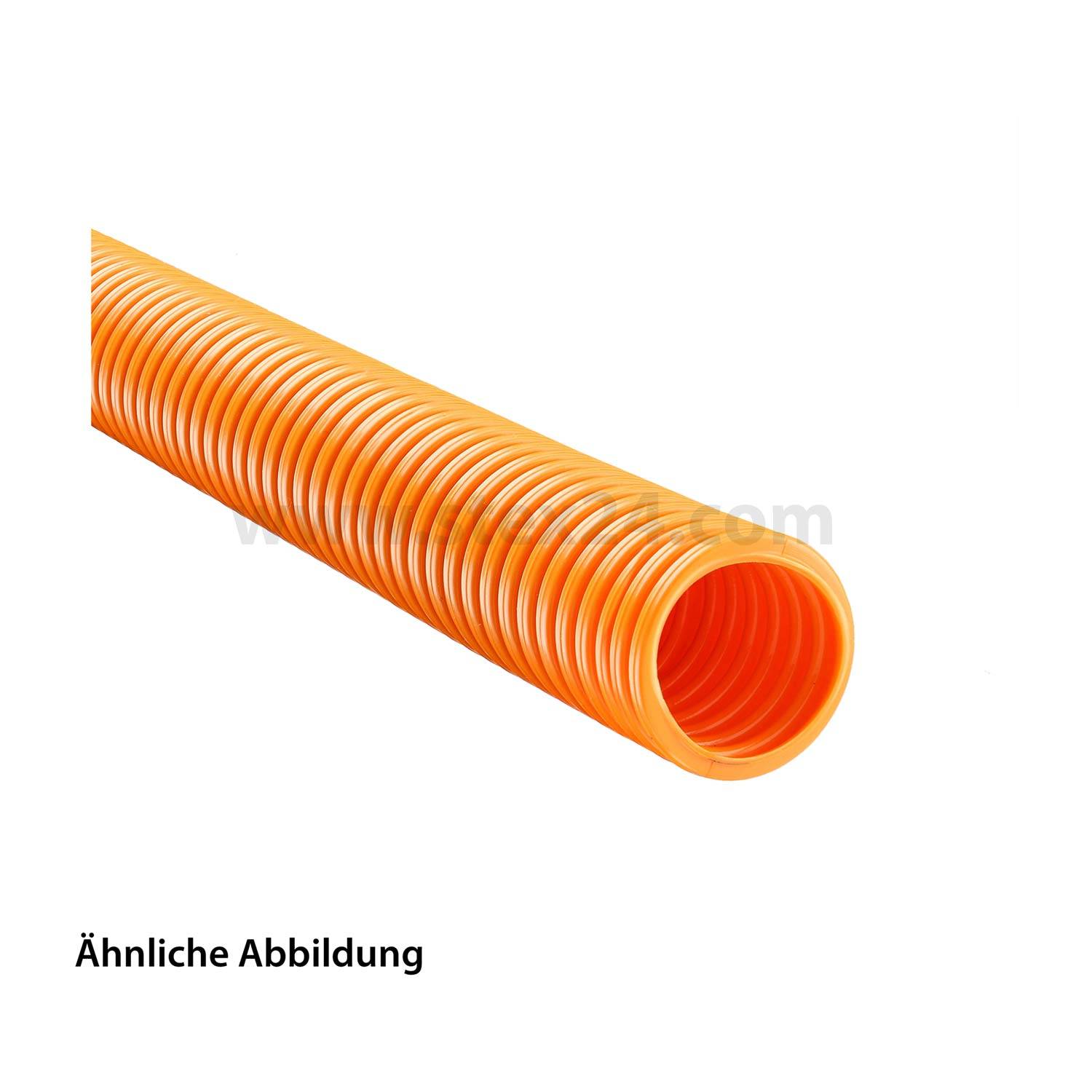 Ein Bild eines langen, orangefarbenen gerippten Plastikschlauchs, der in einer zylindrischen Form aufgewickelt ist. Der Text lautet 