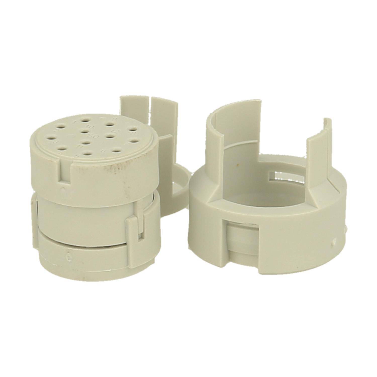 Zwei weiße Plastik-Bohrstaub-Sammler mit einer zylindrischen Form und gelochten Deckeln, die entwickelt wurden, um Bohrstaub während des Bohrens aufzufangen.