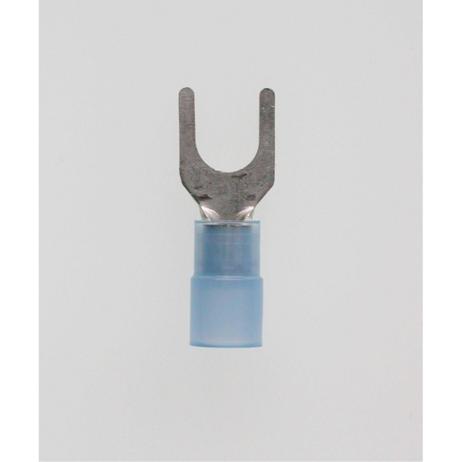 Eine Gabelklemme aus Metall mit blauer Isolierummantelung, die für elektrische Verbindungen verwendet wird.