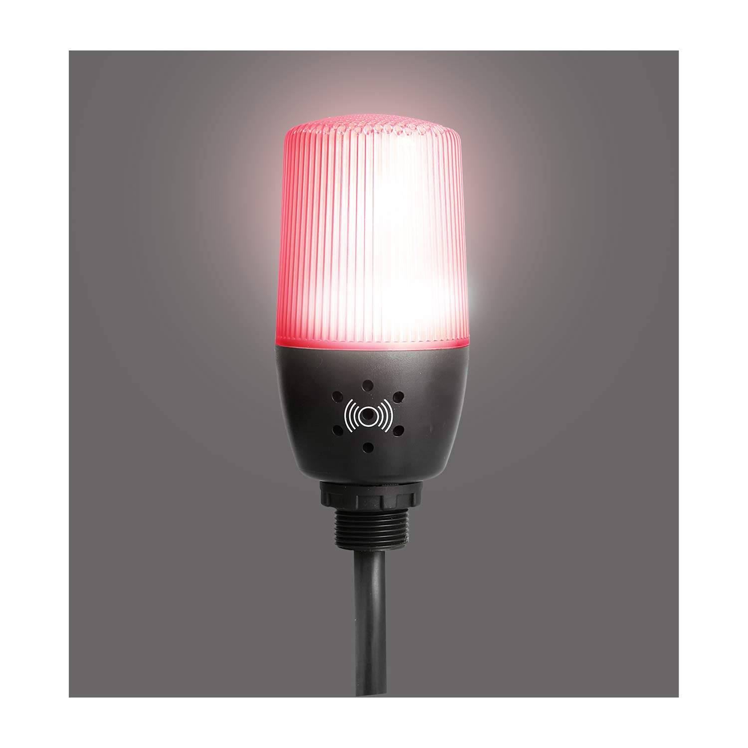 Rote LED-Industriesignalleuchte mit schwarzem Sockel, die Licht abstrahlt; verwendet für Warnungen oder Signale in industriellen Umgebungen.