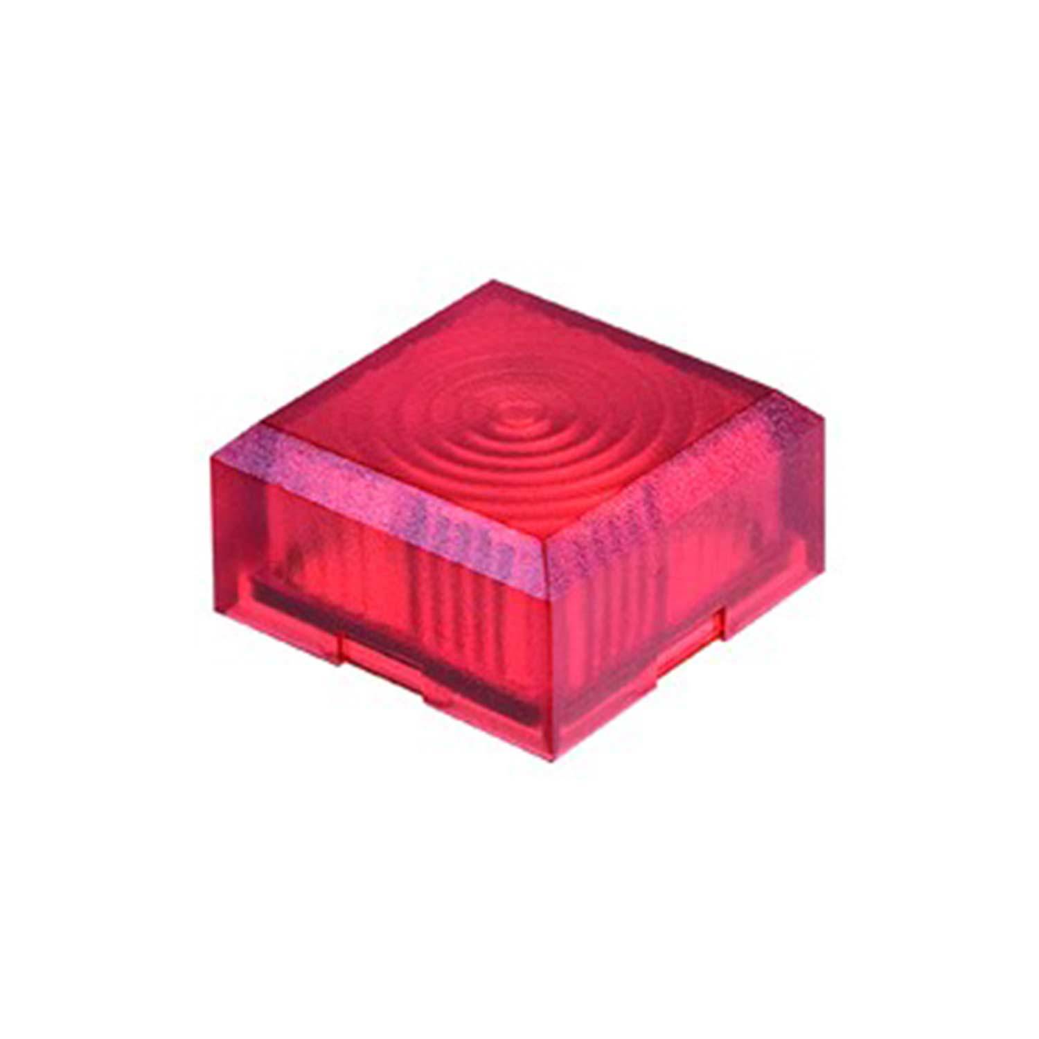 Eine kleine, quadratische, transparente rote elektronische Komponente, möglicherweise eine LED-Anzeige oder Linse, mit einer gerillten Oberfläche zur Lichtstreuung.