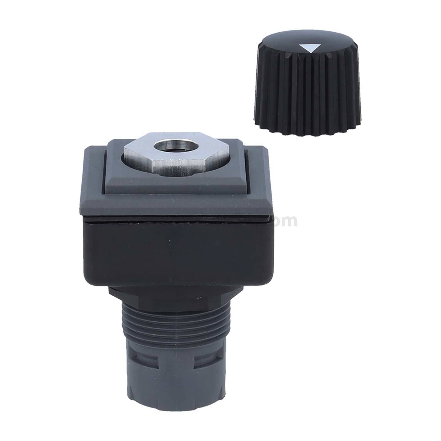 Schwarzer Knopf mit Pfeilmarkierung und quadratischer Montagebasis auf einem gerillten zylindrischen Anschluss, verwendet zur Gerätesteuerung oder -einstellung.