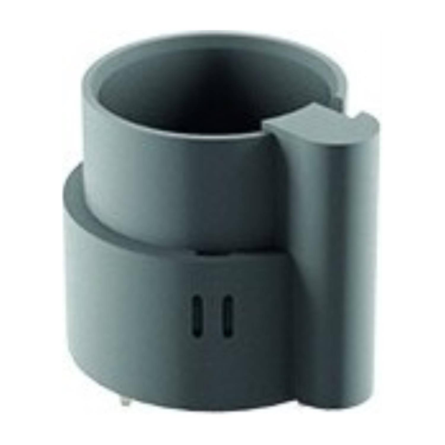 Ein grauer, zylindrischer Metallgegenstand mit vertikalen Schlitzen und einer seitlichen Verlängerung. Er wirkt industriell und könnte möglicherweise eine mechanische Komponente sein.