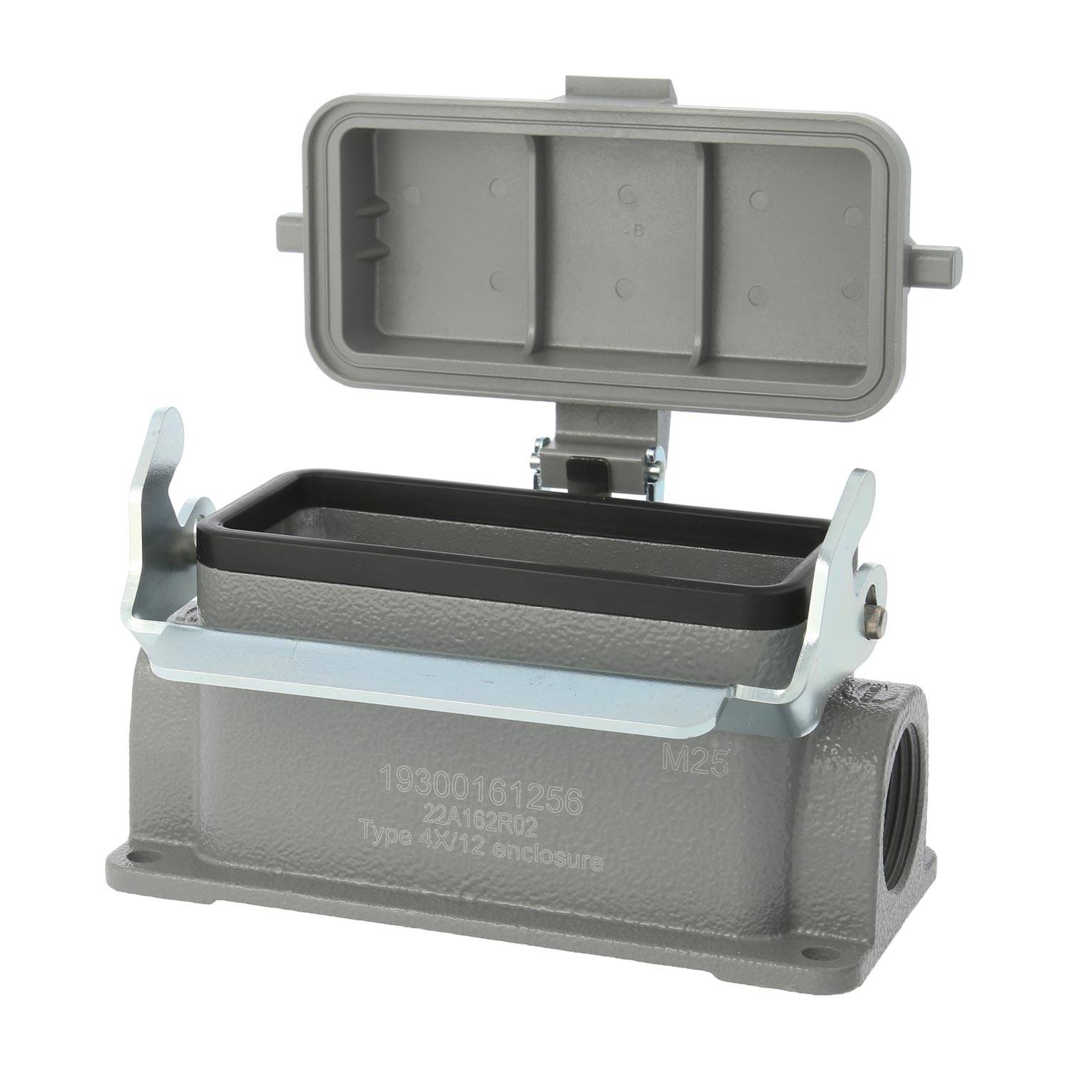 Ein rechteckiges graues industrielles Gehäuse mit offenem Deckel, versehen mit zwei Metallverschlüssen an beiden Seiten. Text lautet: 