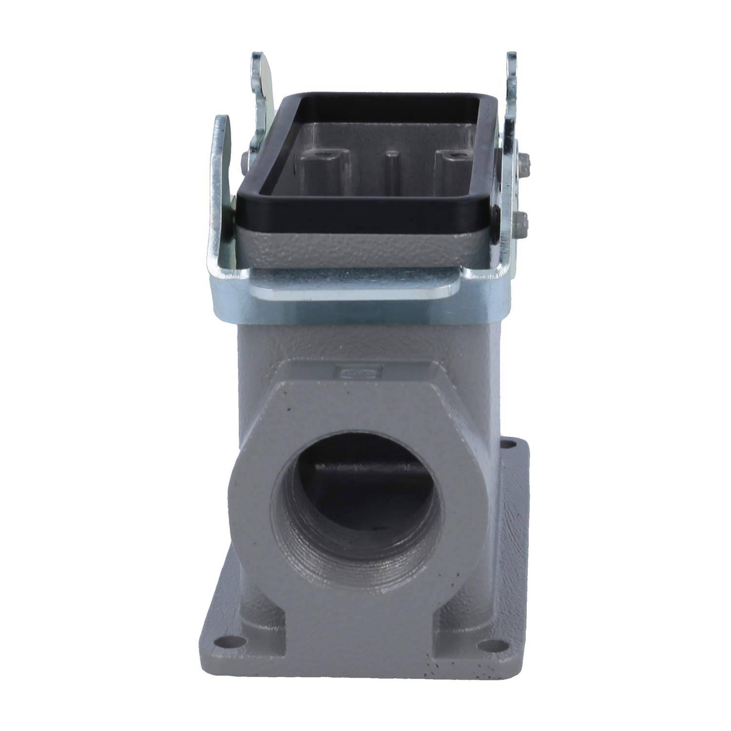 Ein graues industrielles Steckergehäuse mit einer rechteckigen Öffnung an der Oberseite und einer kreisrunden Öffnung an der Seite, auf einer flachen Basis stehend.