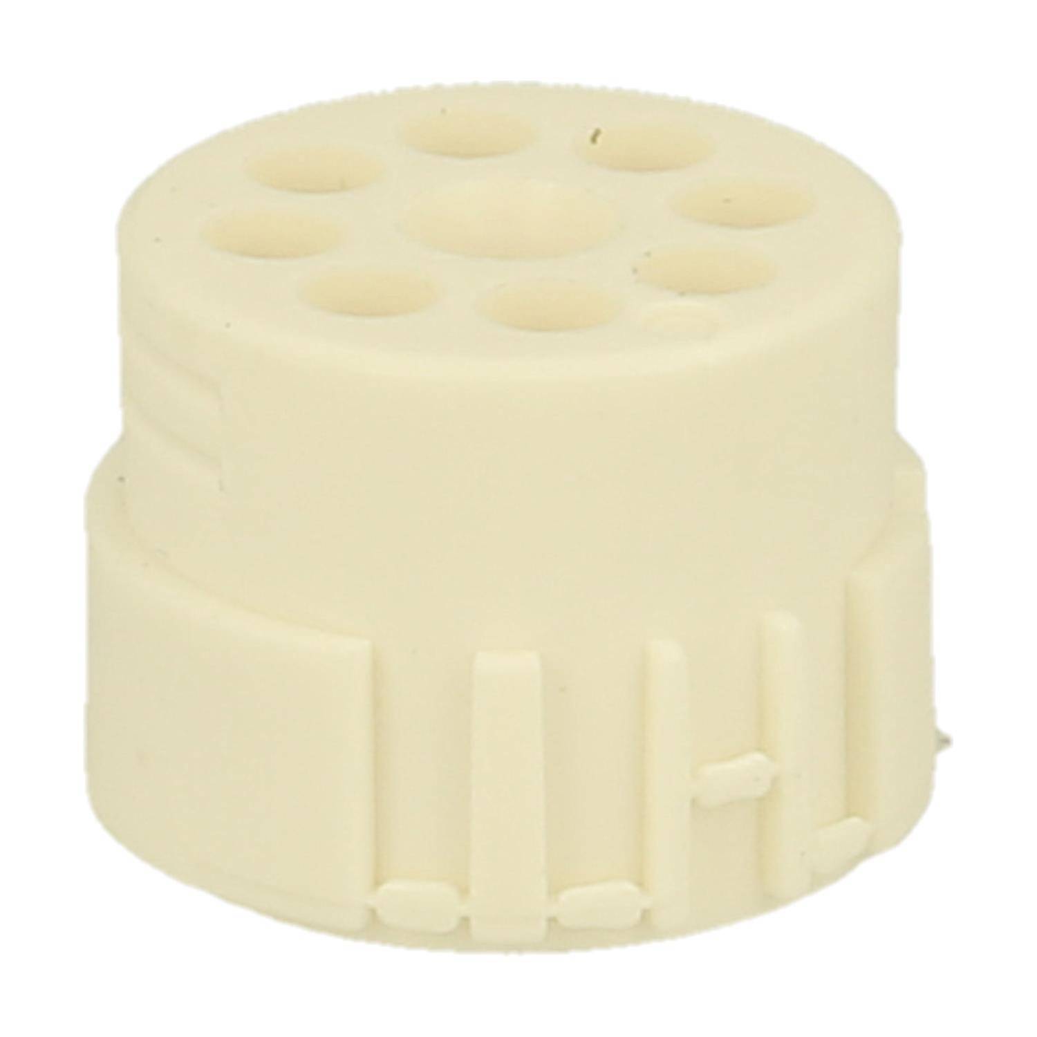 Eine beige, zylindrische Plastikkappe mit mehreren Löchern auf der Oberseite und Rillen an der Seite.