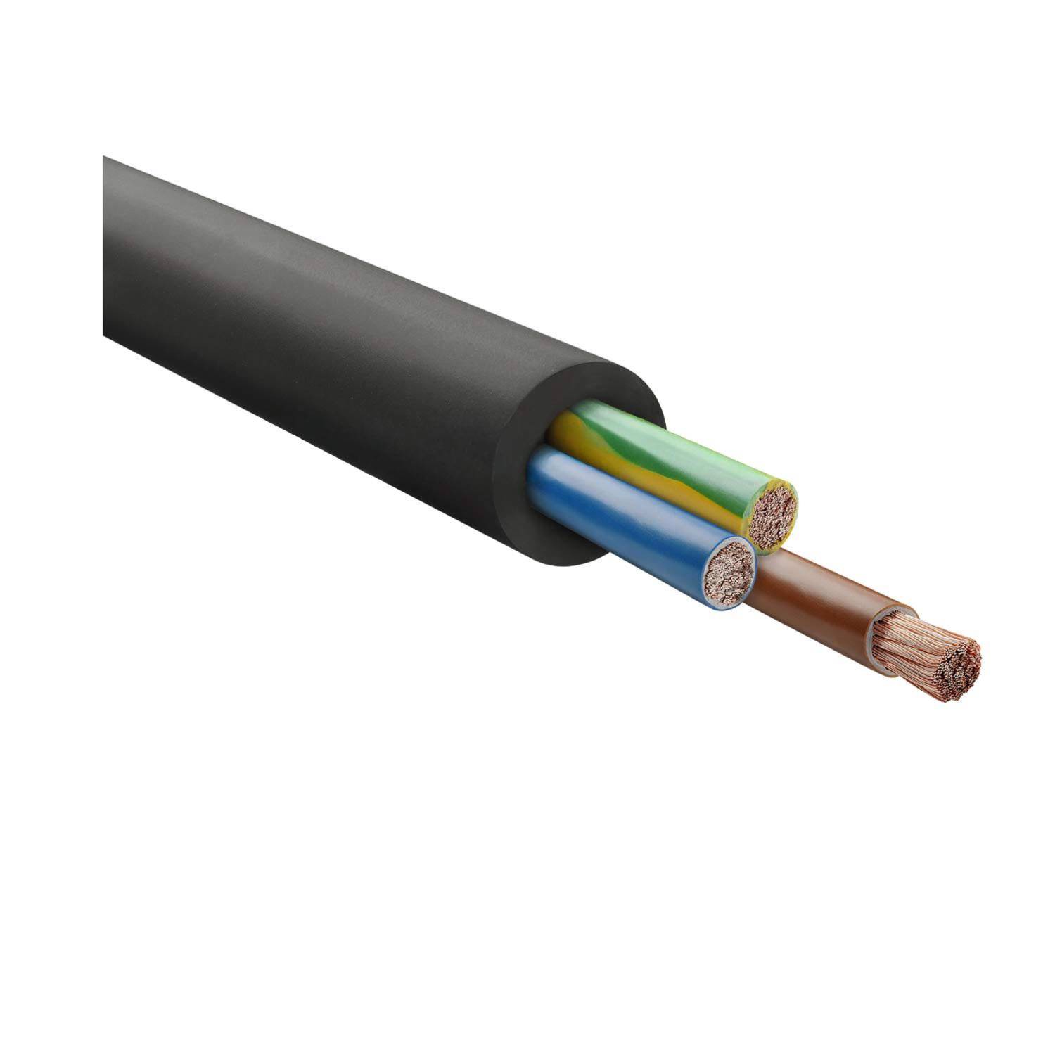 Ein dicker schwarzer Elektrokabel mit drei freiliegenden Leitern: blau, gelb mit grünem Streifen und braun.