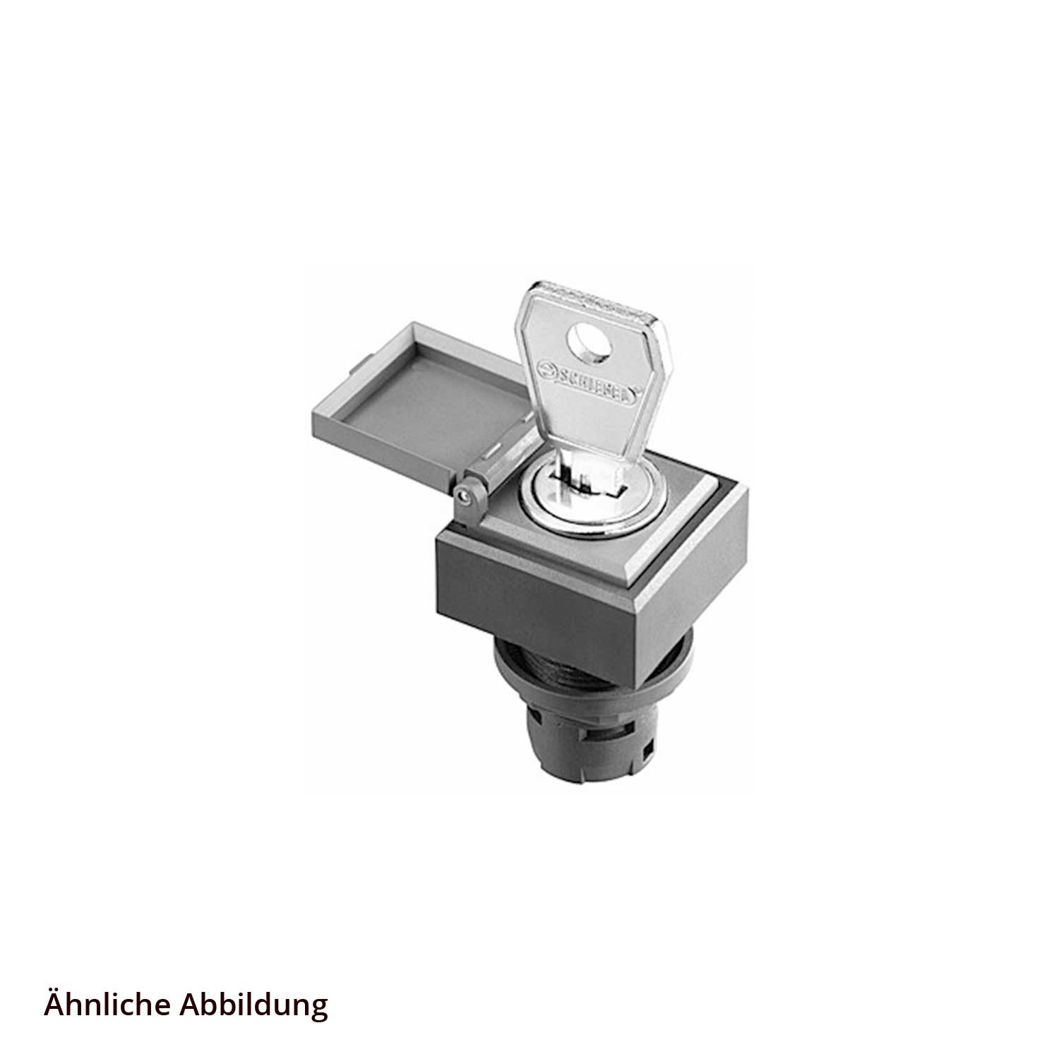 Ein Schlüssel wird in einen Metallverschlussmechanismus eingeführt, möglicherweise für einen Schrank oder eine Schublade, mit einer quadratischen Abdeckung oben.