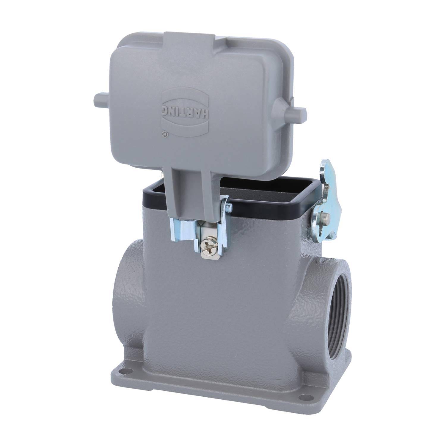 Ein grauer industrieller Verbindungsgehäuse mit einem Klappdeckel, entwickelt für elektrische Anwendungen, auf einem weißen Hintergrund präsentiert.