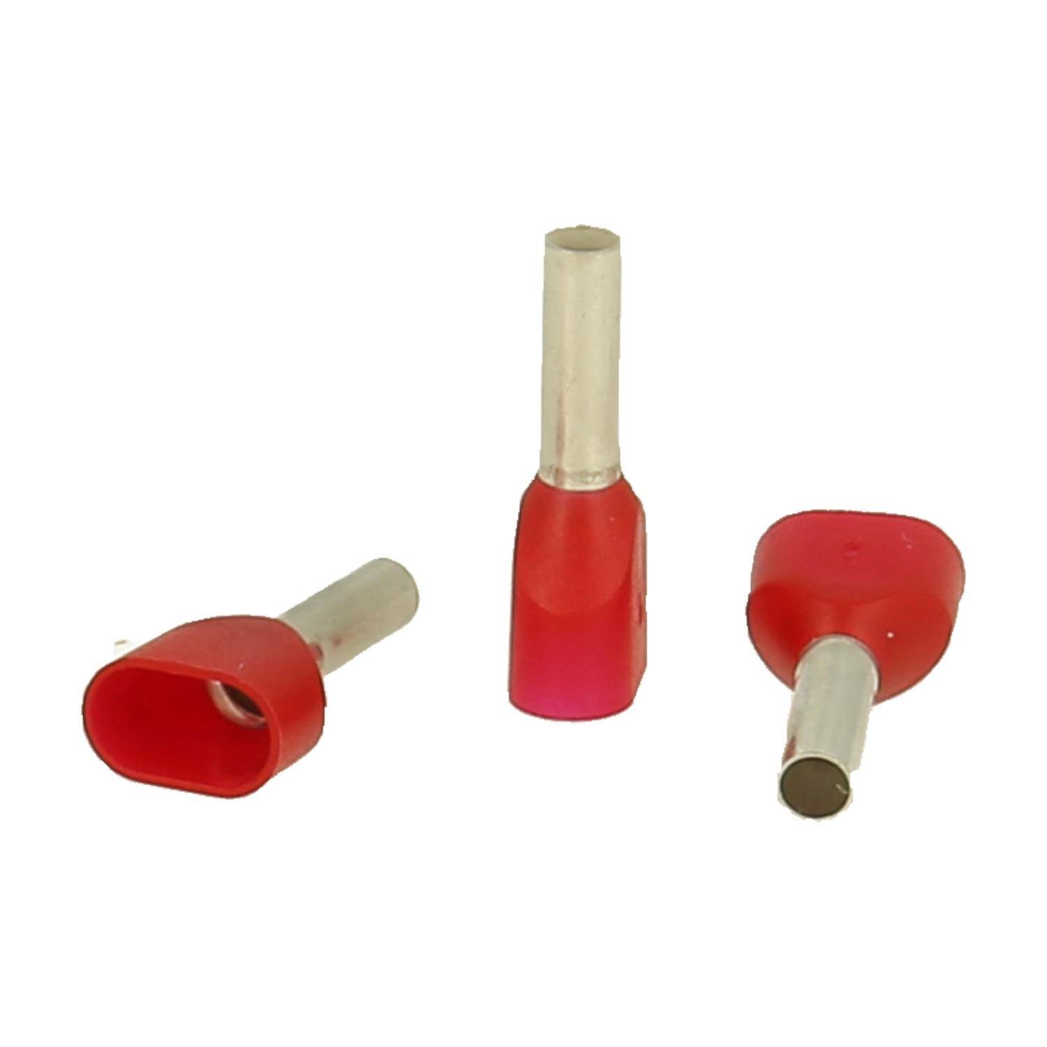 Drei rote elektrische Anschlüsse mit Metallstiften, die zum Anschließen von Drähten verwendet werden.
