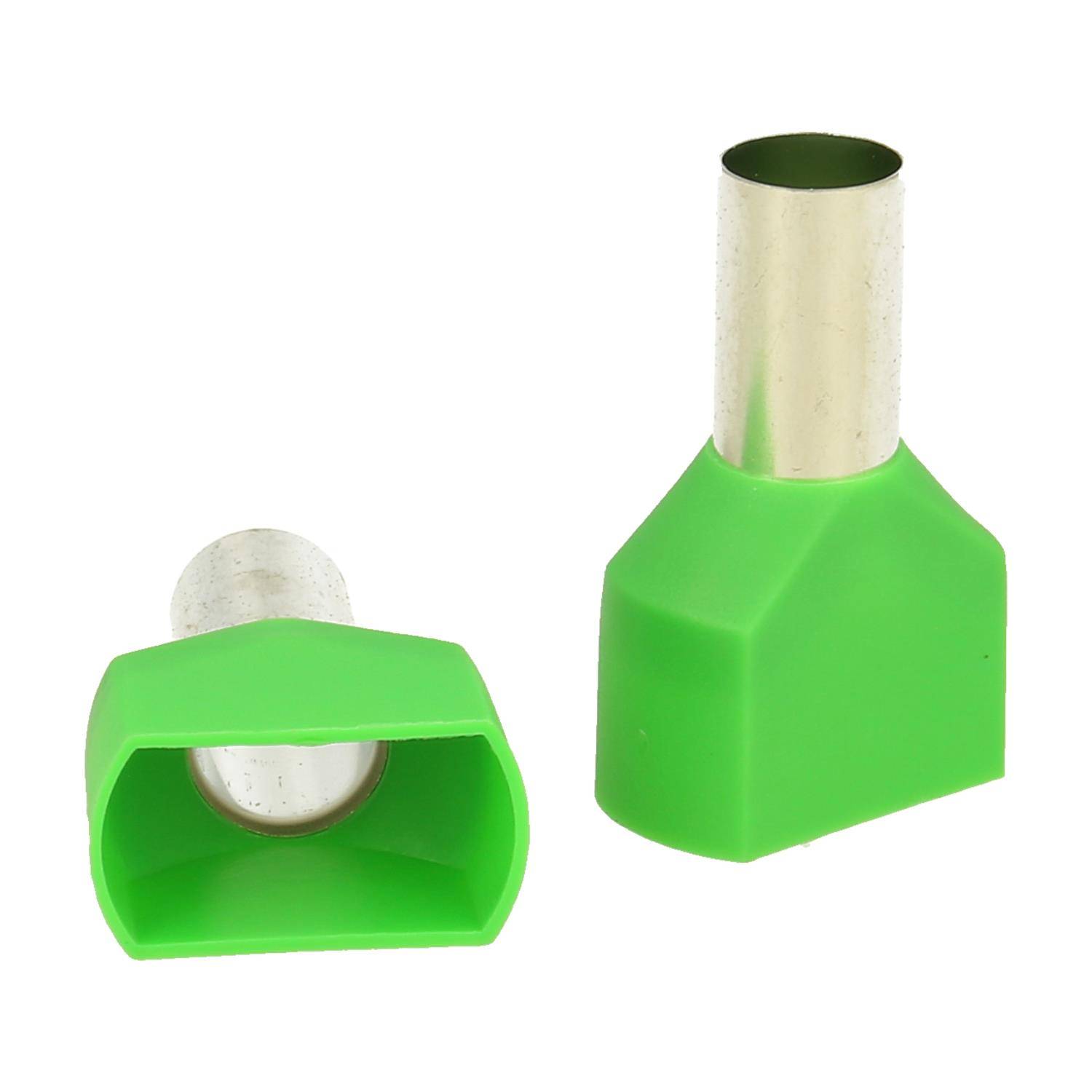 Zwei grüne isolierte Kabelverbinder mit Metallkontakten, einer aufrecht und einer liegend, die ihre zylindrischen Formen präsentieren.