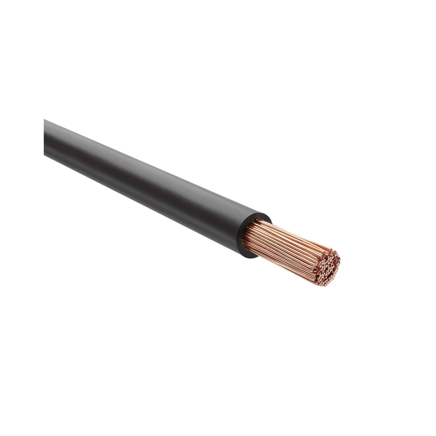 Schwarzes Kabel mit freiliegenden Kupferdrähten am Ende.