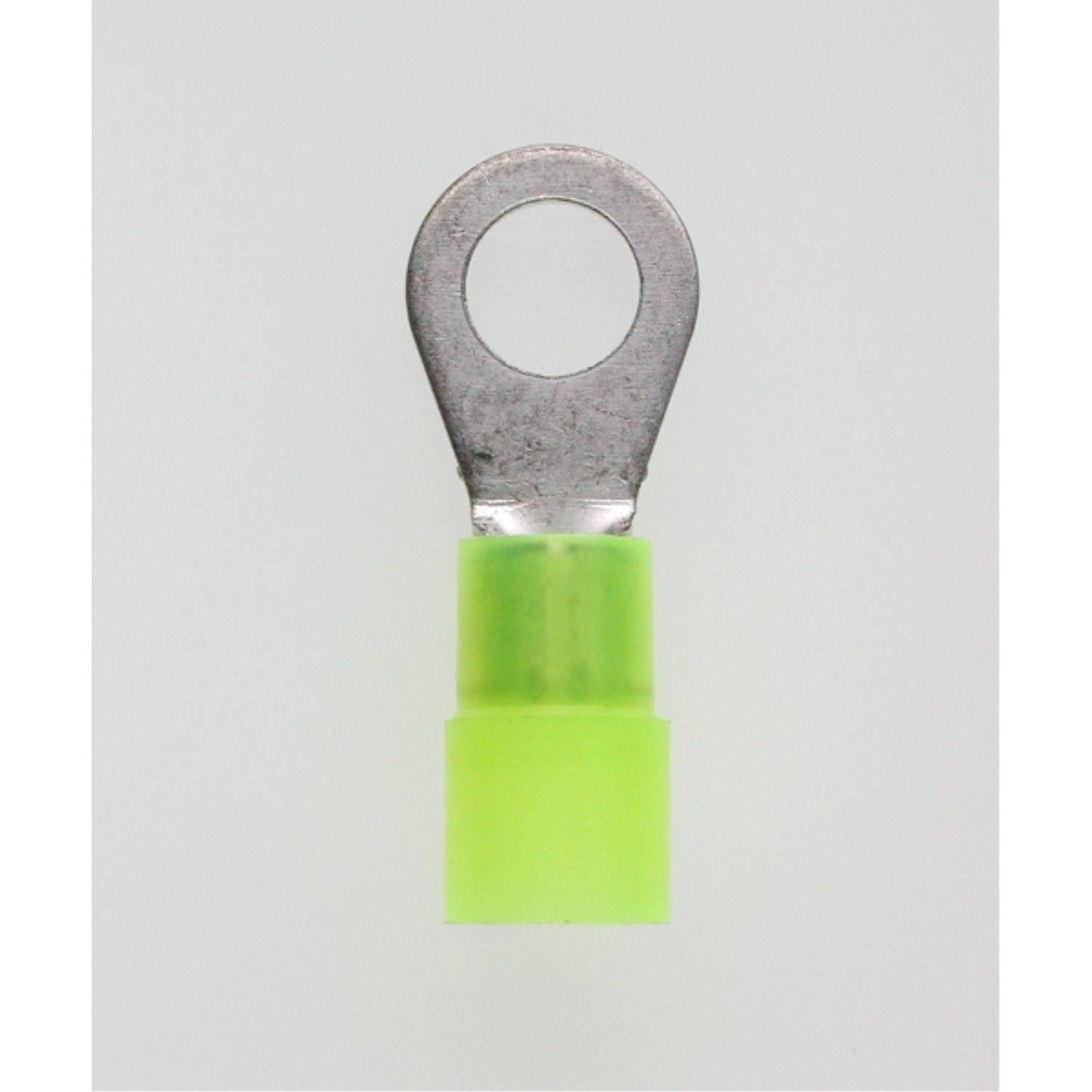 Ein grüner Ringkabelschuh mit einem Metallring und isolierender Ummantelung, der typischerweise für elektrische Verbindungen verwendet wird.