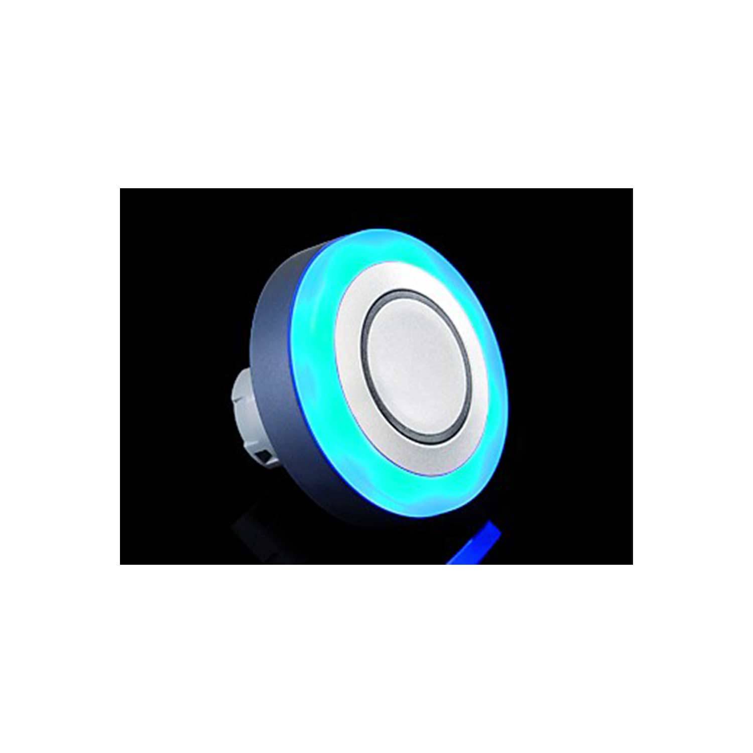 Ein runder Druckknopf mit einem blauen LED-Ringlichtkranz, vor einem schwarzen Hintergrund.