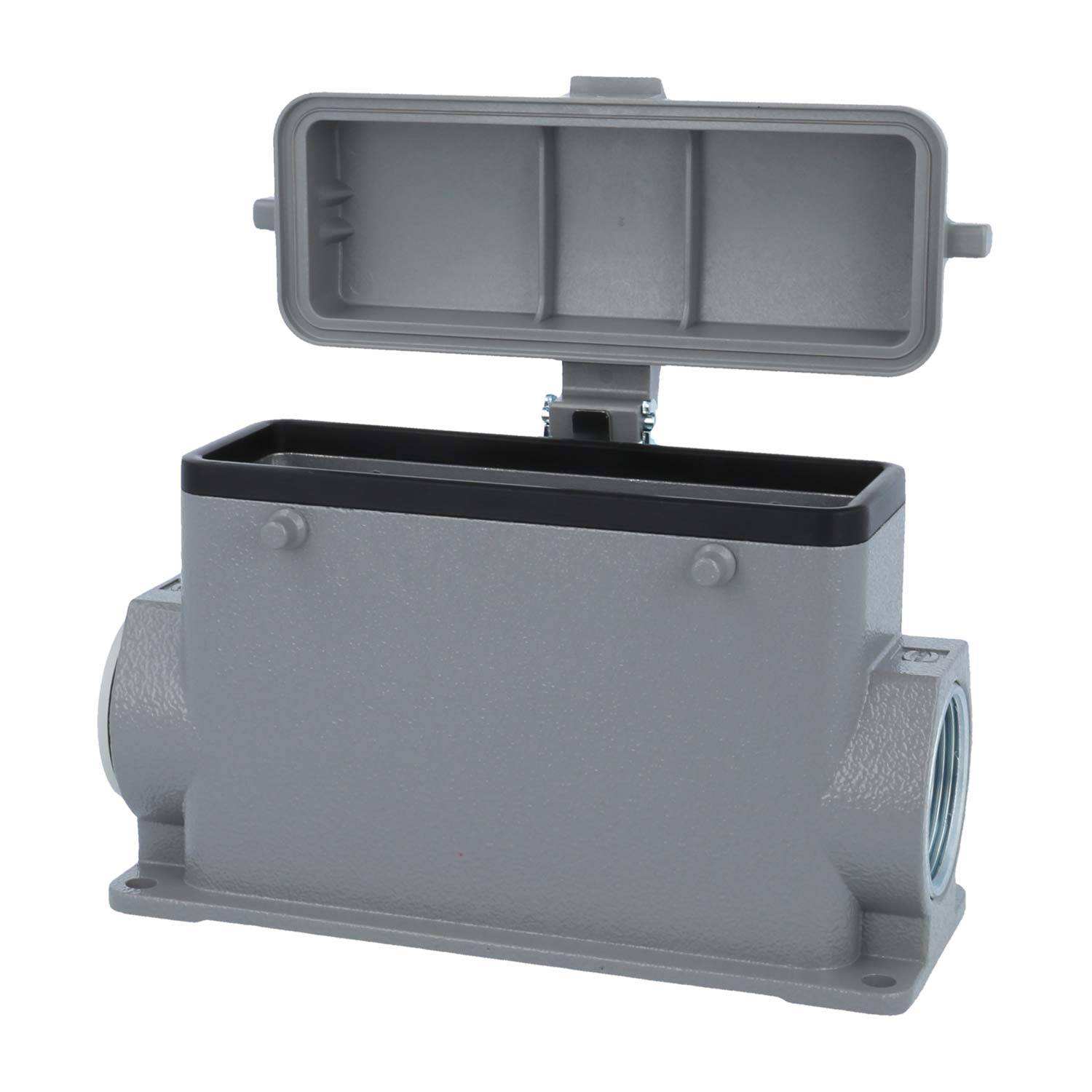 Graues elektrisches Anschlussgehäuse mit geöffnetem Deckel, das drei Fächer im Inneren zeigt, ausgelegt für industrielle oder Automatisierungsanwendungen.