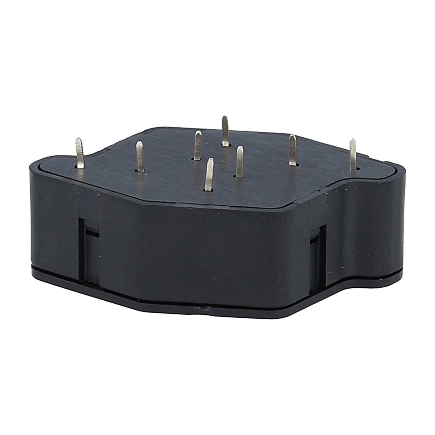 Eine schwarze, sechseckige Elektronikkomponente mit acht Metallstiften, die aus der Oberseite herausragen und zur Socketverbindung in elektronischen Geräten verwendet wird.