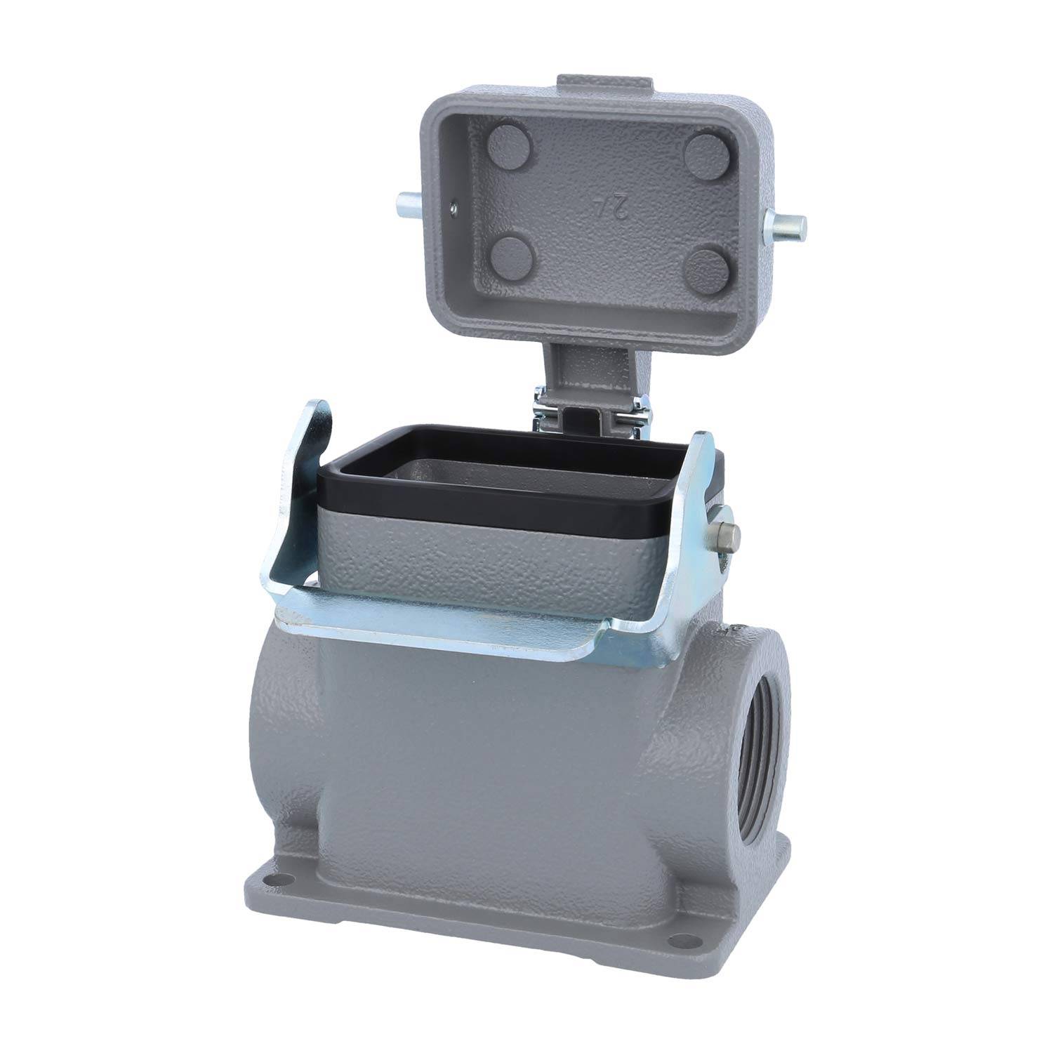 Eine graue industrielle elektrische Verteilerdose mit offener Abdeckung, die die Innenkomponenten freilegt; entwickelt für Kabelverbindungen und Schutz.