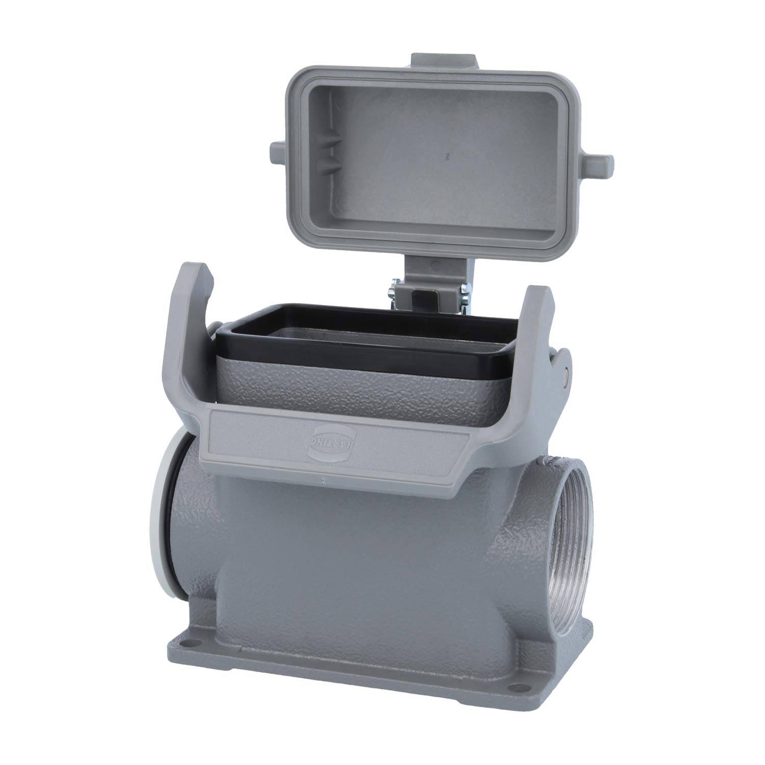 Eine graue Metallverteilerdose mit offener Abdeckung, die ein leeres Fach zeigt. Sie hat Gewindeanschlüsse zur Befestigung an Rohren oder Kabeln.