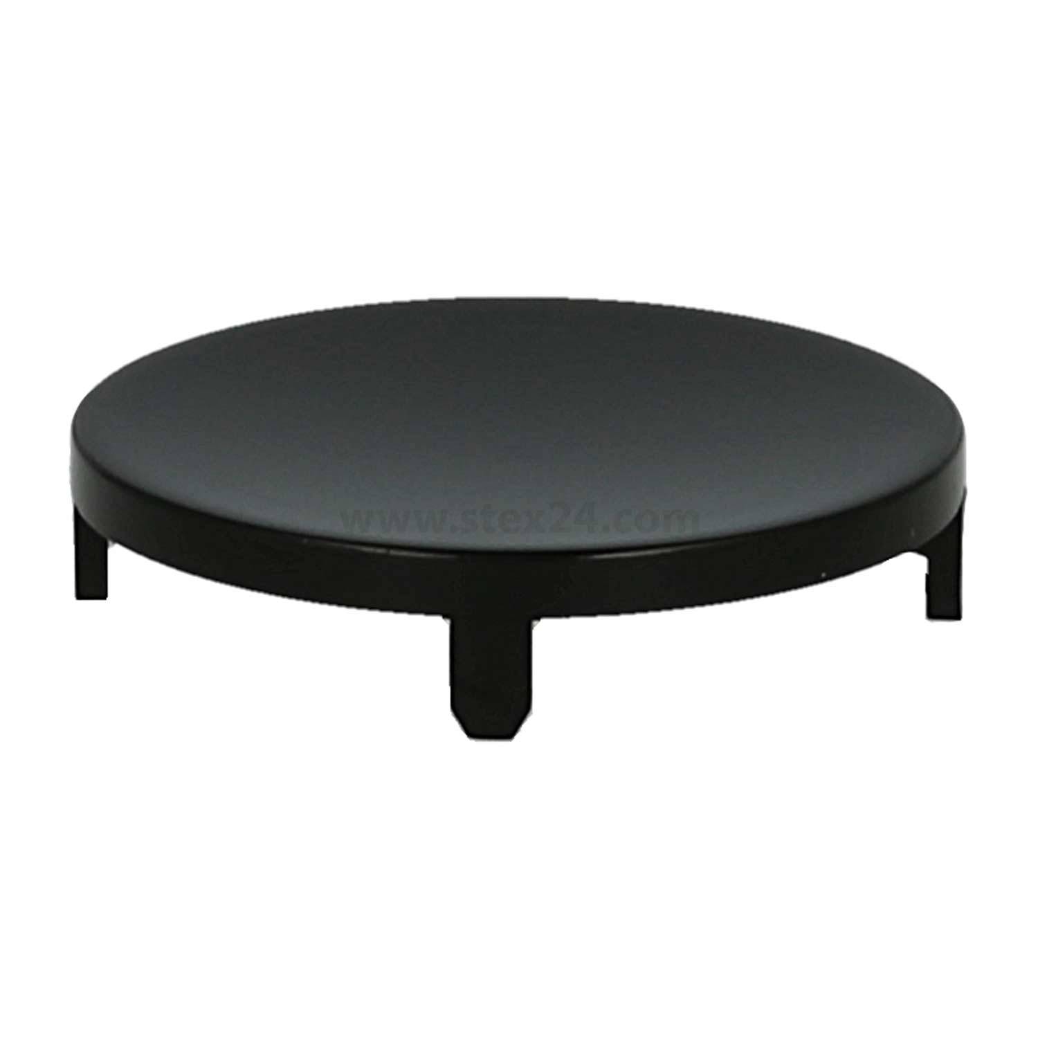 Eine schwarze, runde Metallplattform mit vier kurzen Beinen, wahrscheinlich als Ständer oder Unterstützung verwendet, auf einem einfarbigen Hintergrund präsentiert.