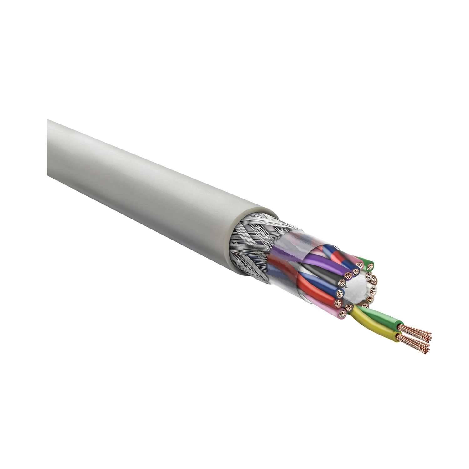 Eine Nahaufnahme eines mehradrigen Kabels mit entfernter Schutzumhüllung, das eine Vielzahl von farbcodierten Drähten und Kupferleitern zeigt.