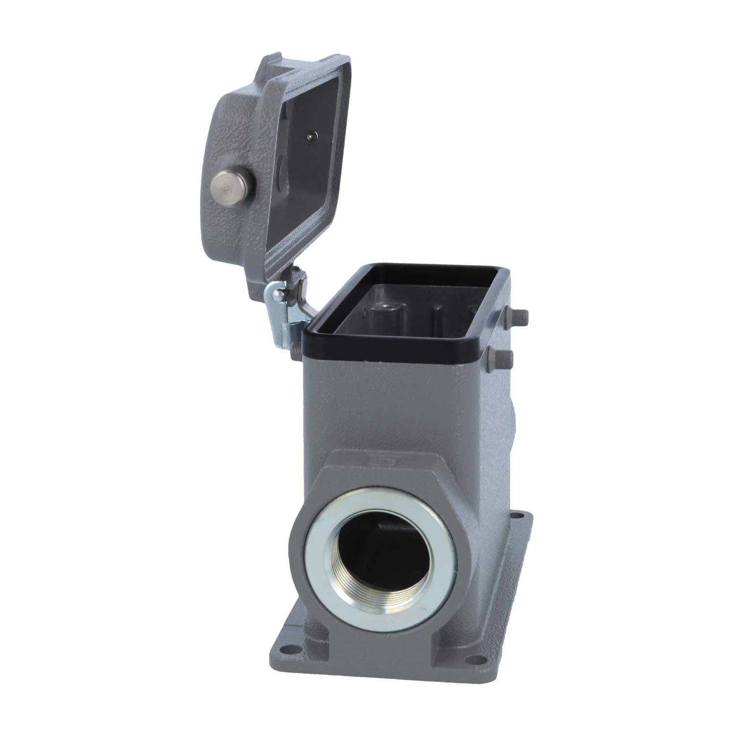 Ein graues industrielles Steckdosengehäuse mit offener Abdeckung, die ein leeres Fach freigibt. Die Basis verfügt über Befestigungslöcher zur Montage.