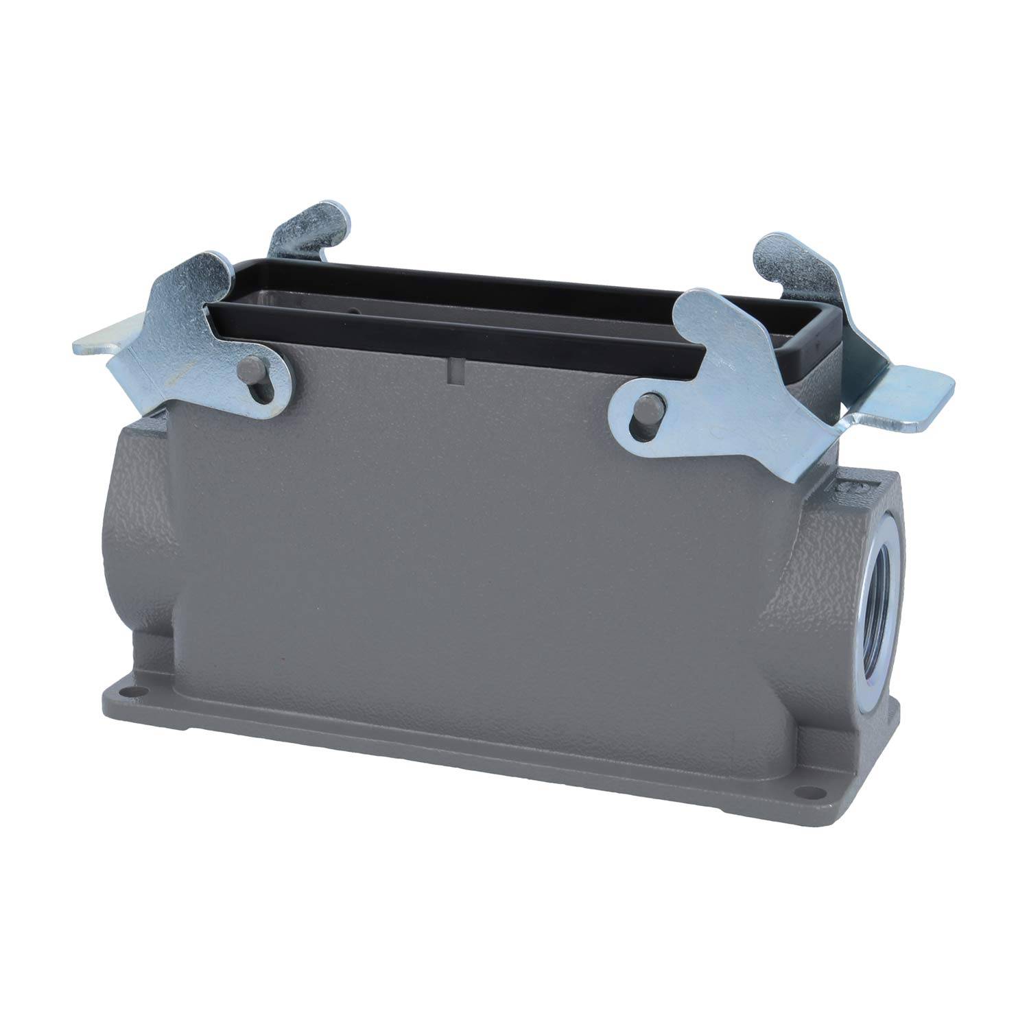 Ein rechteckiges graues Metallverbindungsgehäuse mit Seitenklammern, das zum sicheren Halten und Verbinden von elektrischen Komponenten verwendet wird.