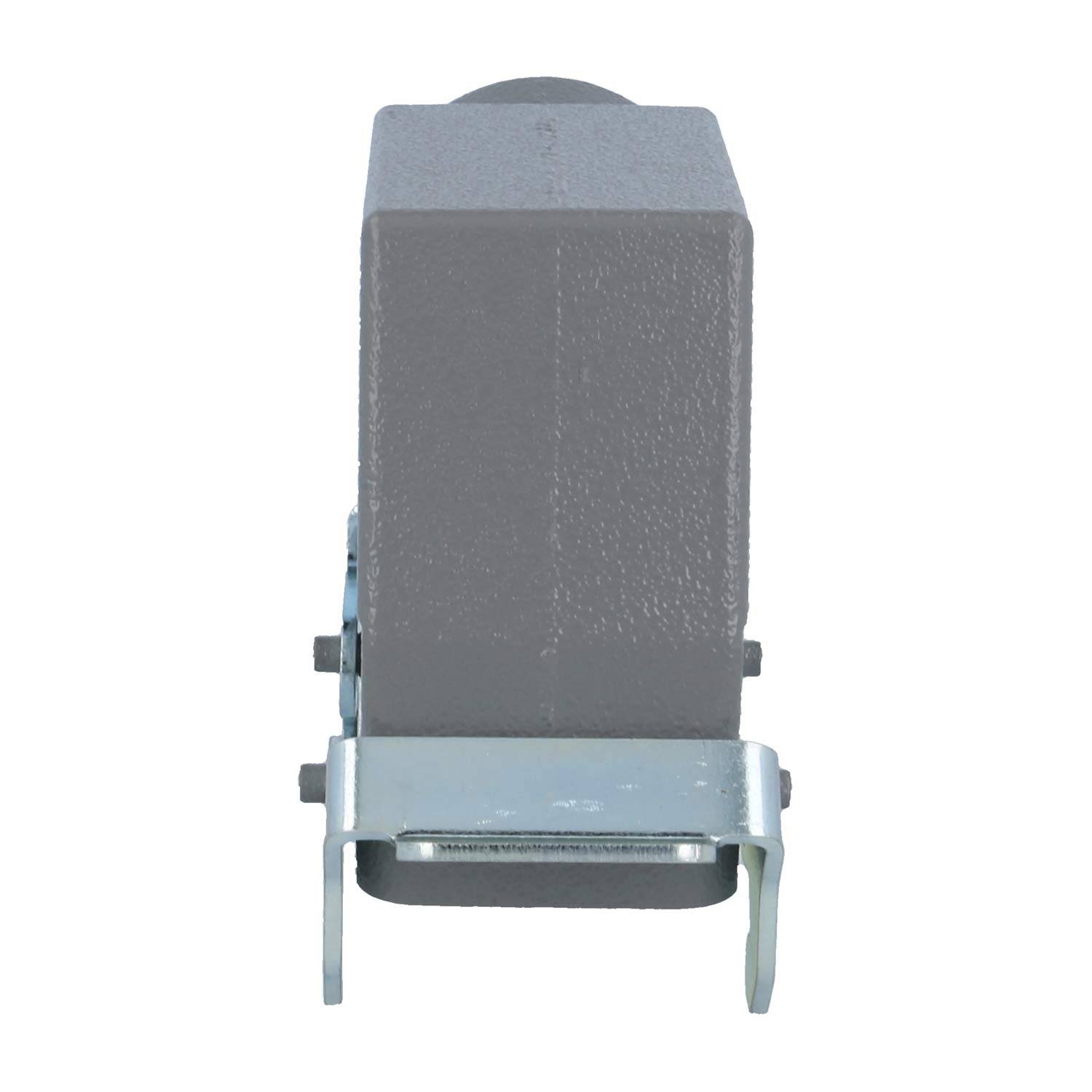 Ein grauer rechteckiger Metallgegenstand mit einer metallischen Klemme an der Basis, von vorne betrachtet, möglicherweise eine elektrische oder mechanische Komponente.