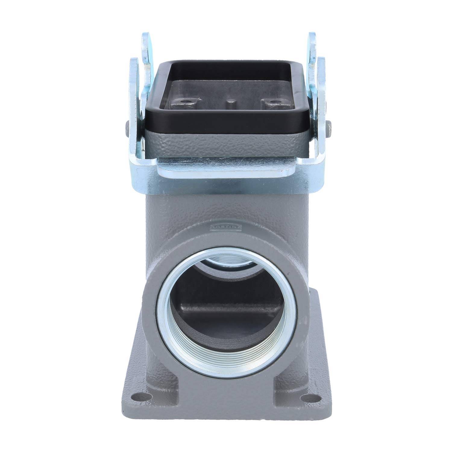 Eine industrielle Metallkomponente mit zylindrischen Öffnungen und quadratischer Basis, wahrscheinlich für Rohranschlüsse oder Maschineninstallation verwendet.