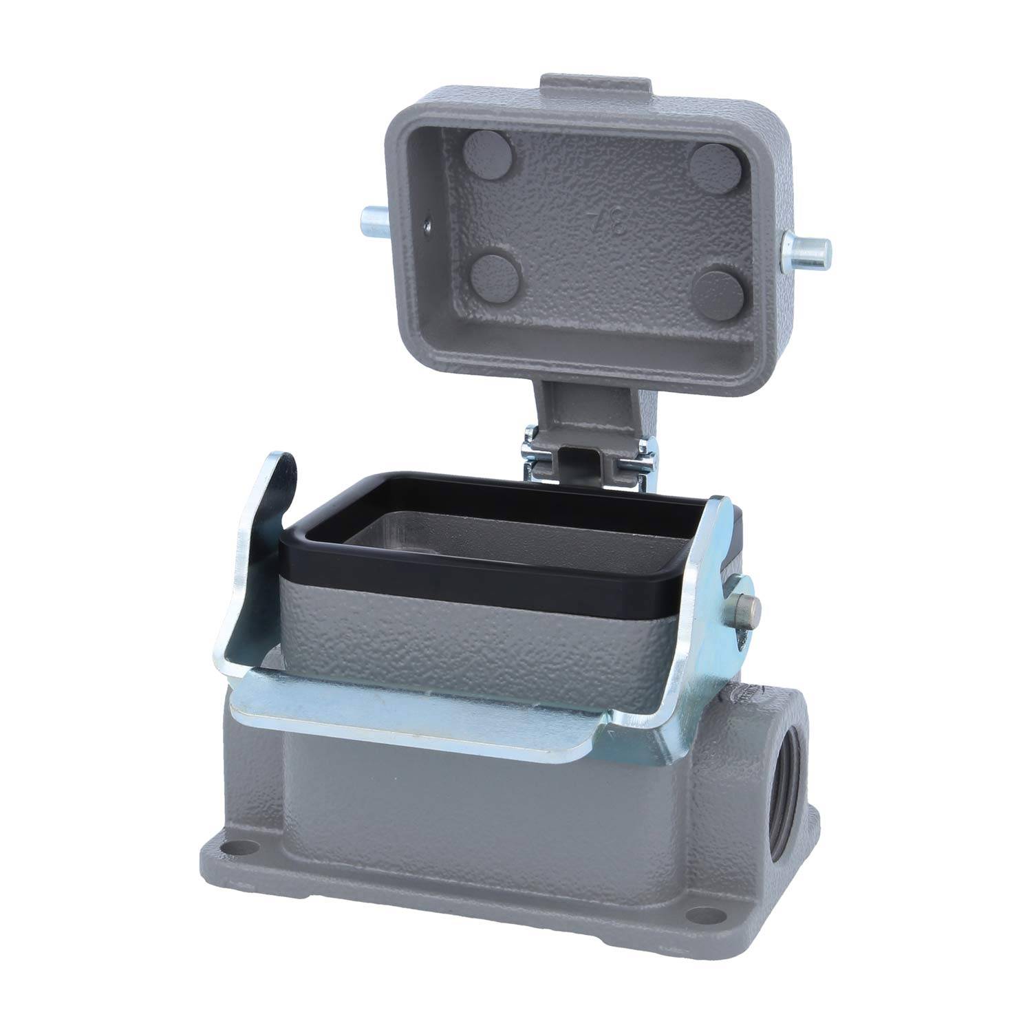 Rechteckiges Metallgehäuse mit einem klappbaren Deckel, das entwickelt wurde, um elektronische oder elektrische Komponenten zu schützen.