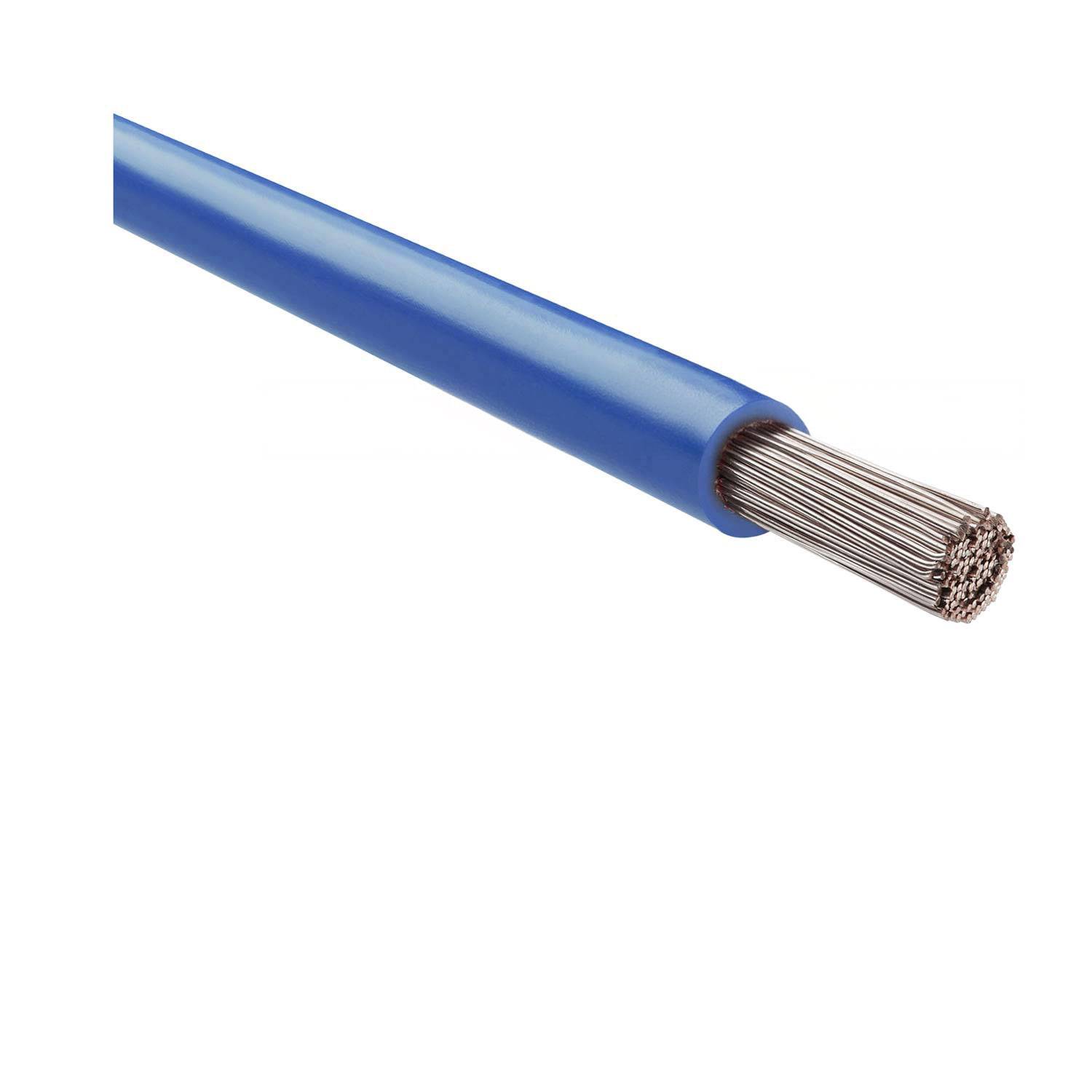 Ein blauer isolierter elektrischer Draht mit freigelegten silbernen Litzen an einem Ende, geeignet für Verdrahtungsanwendungen.