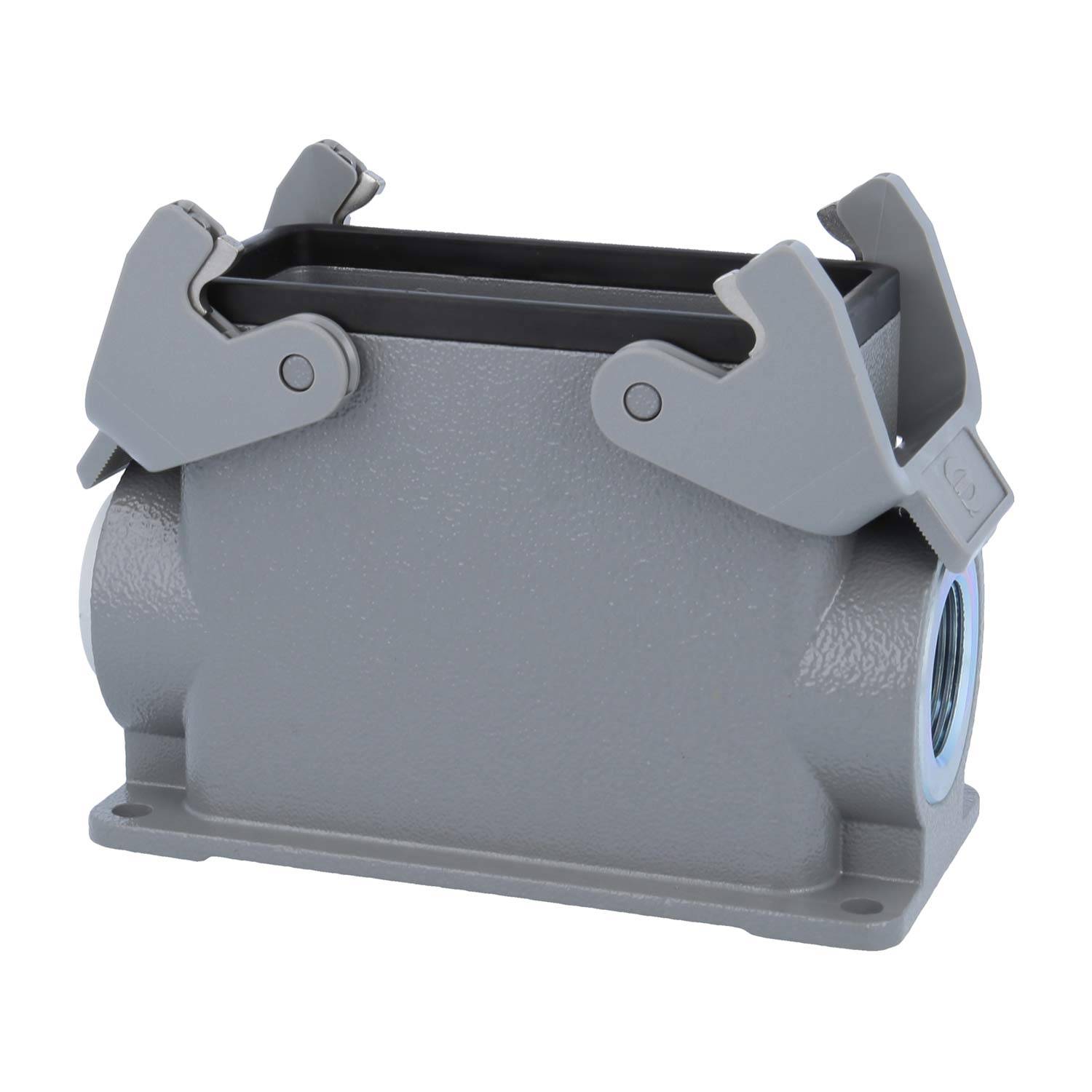 Ein graues industrielles Anschlussgehäuse mit zwei offenen Verriegelungen oben, entwickelt für eine sichere Befestigung in mechanischen und elektrischen Systemen.