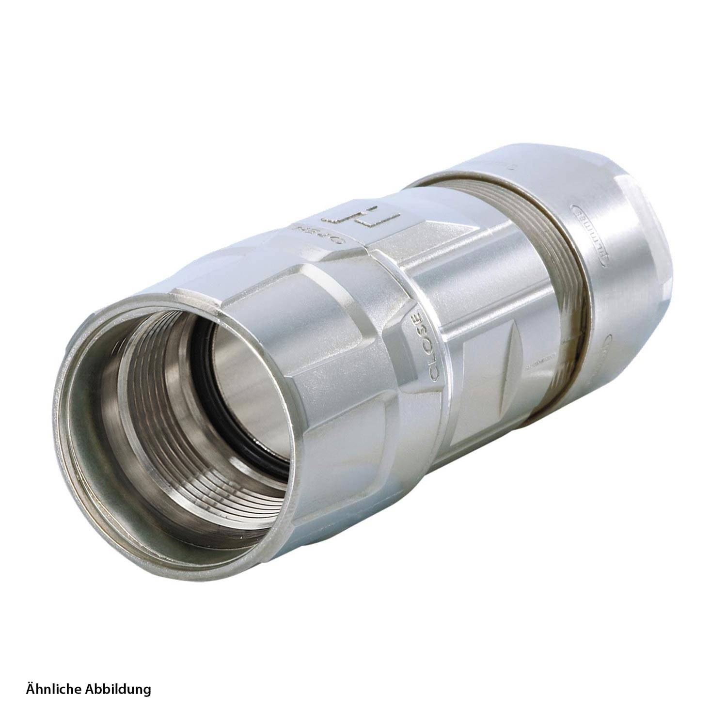 Ein Koaxial-Kabelstecker aus Metall mit einem Gewindelangende, auf dem das Wort 'Close' eingraviert ist, konstruiert für sichere Kabelverbindungen.