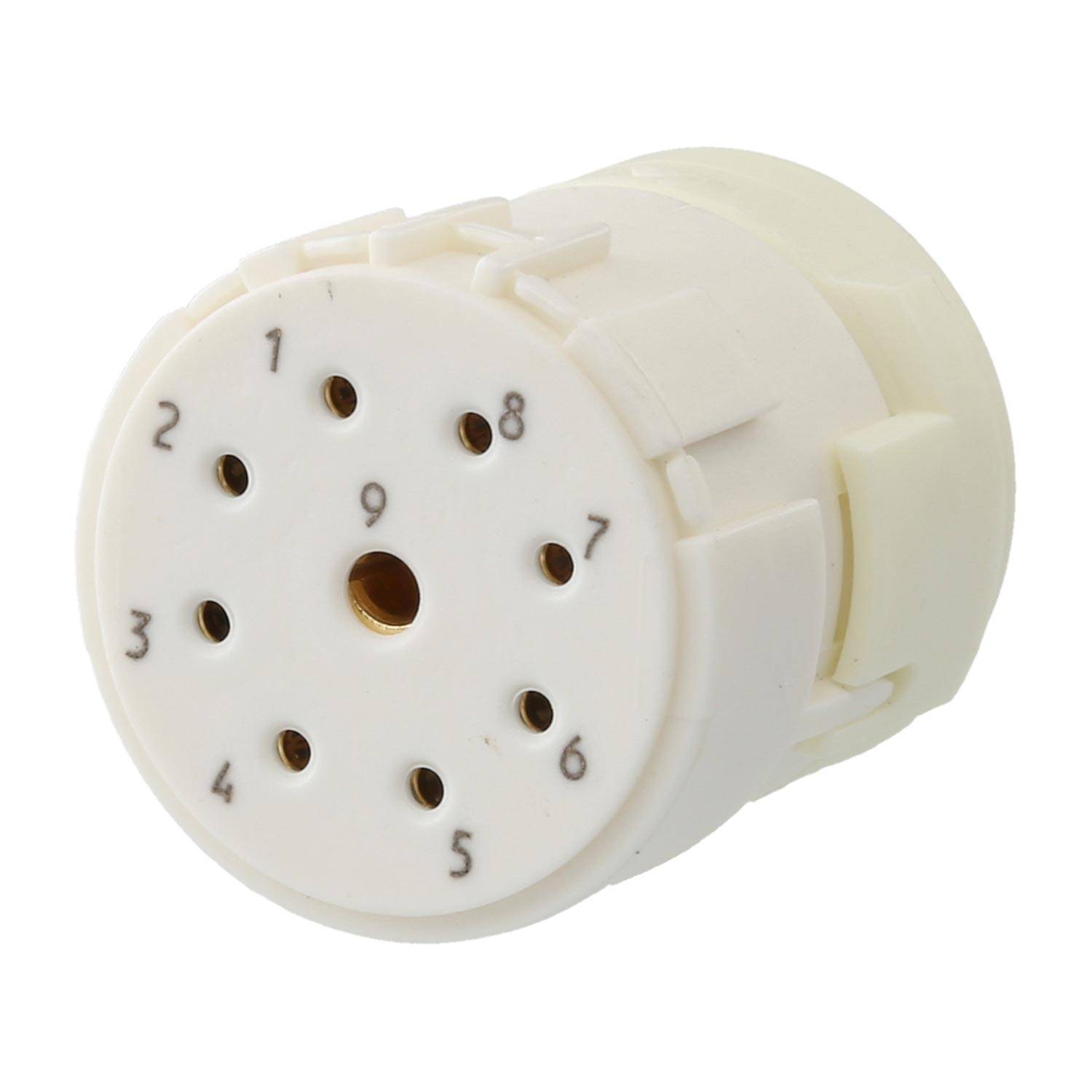 Eine weiße Neun-Pin-Elektrosteckdose mit nummerierten Steckplätzen, die zum Anschluss elektronischer Röhrenkomponenten in Audio-Equipment oder Verstärkern verwendet wird.