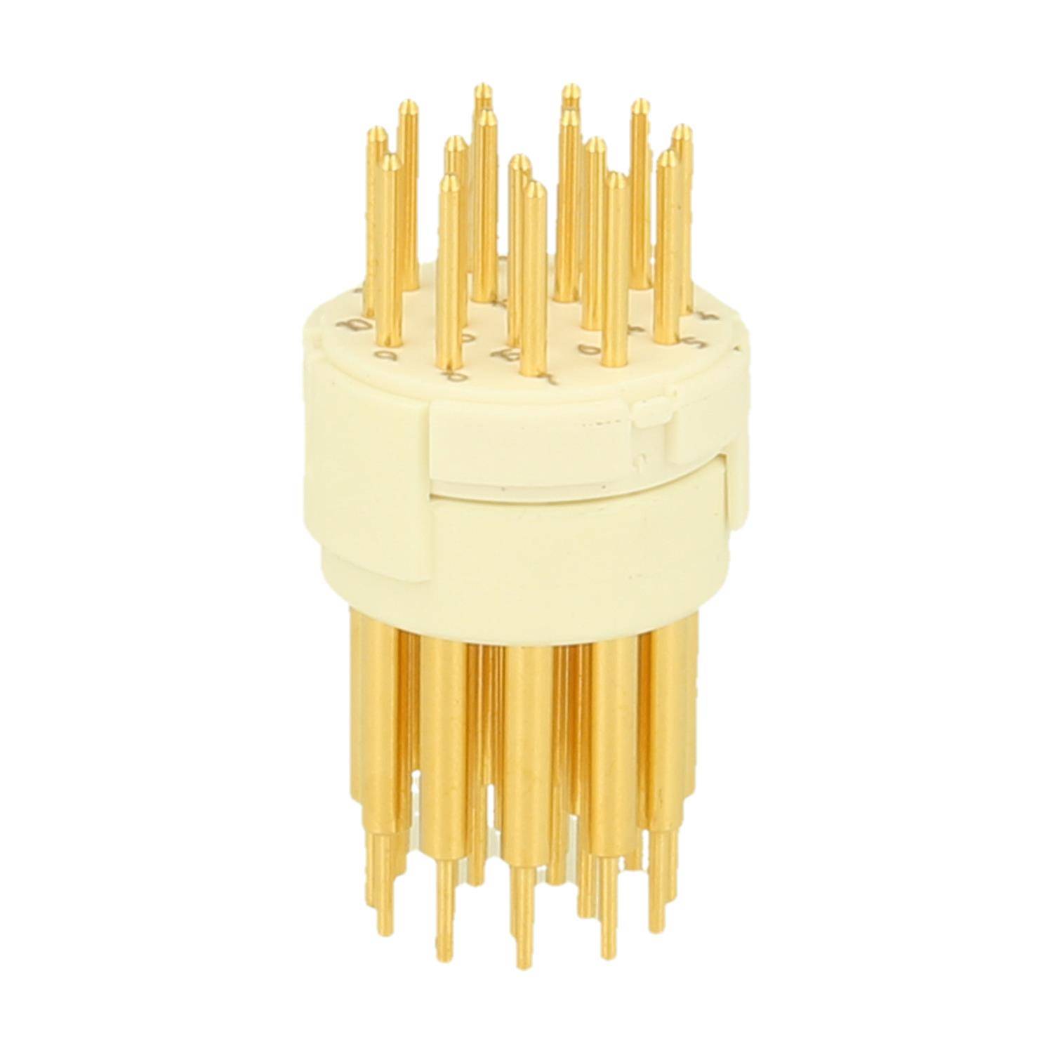 Eine goldene kreisförmige Vakuumröhrenfassung mit mehreren Pins, die von ihr abstehen, entwickelt für elektronische Komponenten, isoliert auf einem weißen Hintergrund.