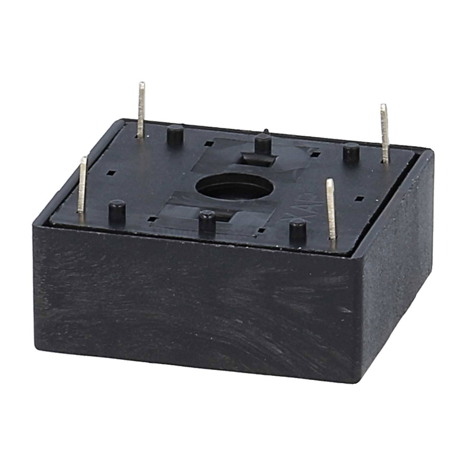 Ein quadratischer elektronischer Bauteil mit mehreren Pins, die von oben hervorstehen, der wahrscheinlich in Leiterplatten oder elektronischen Geräten verwendet wird.