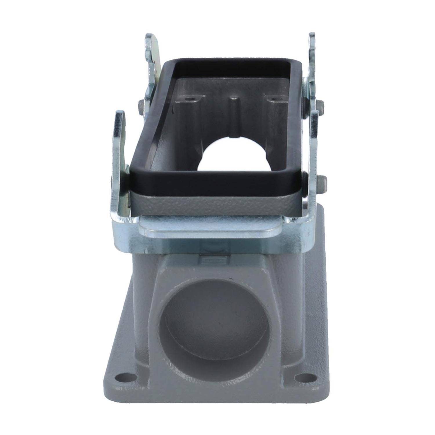 Eine Metallhalterung mit Öffnungen an beiden Enden, auf einer flachen Basis montiert, von vorne betrachtet.