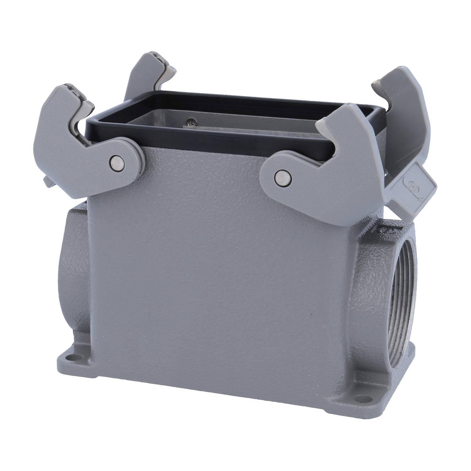Ein grau lackiertes industrielles Verbindungsgehäuse mit rechteckiger Form und zwei seitlich angebrachten klappbaren Verriegelungshebeln, verwendet für sichere elektrische Verbindungen.
