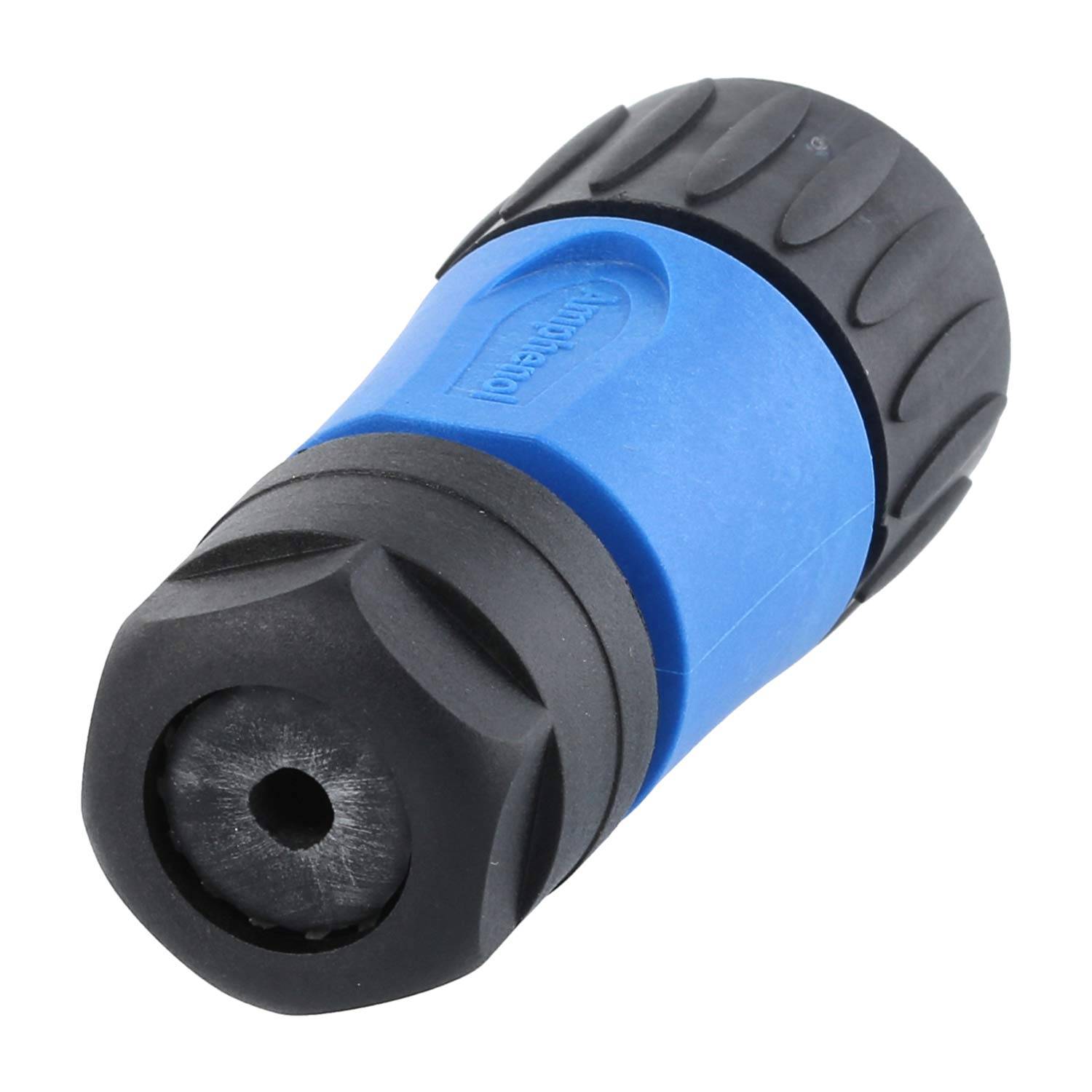 Eine schwarze und blaue Wasserschlauchbrause mit einem strukturierten Griff, von einem Winkel gezeigt, der ihr ergonomisches Design und die kreisförmige Öffnung hervorhebt.