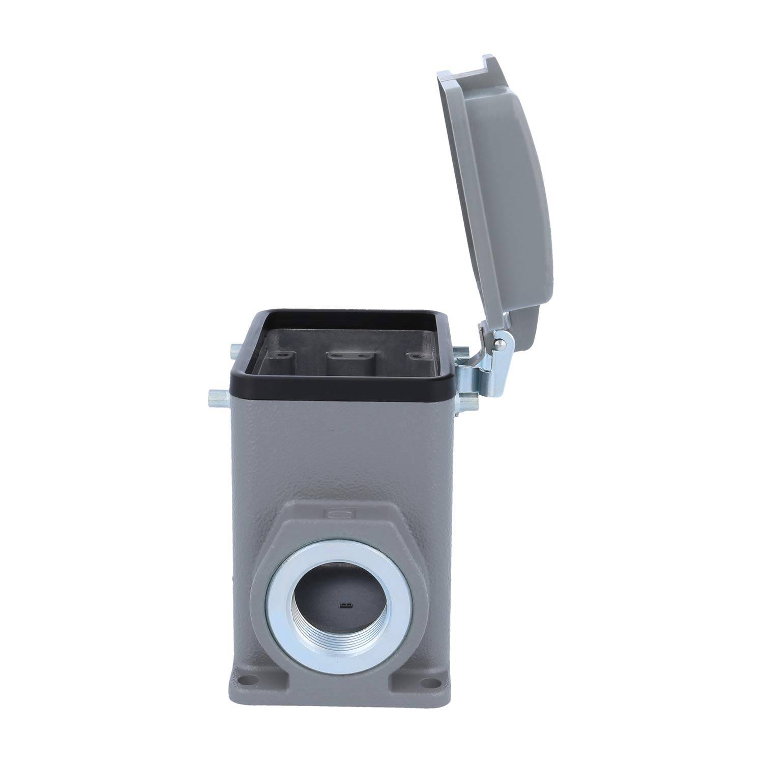 Eine graue elektrische Unterputzdose mit offener Abdeckung, die ein leeres Inneres und eine kreisförmige Frontöffnung für Kabelanschlüsse zeigt.