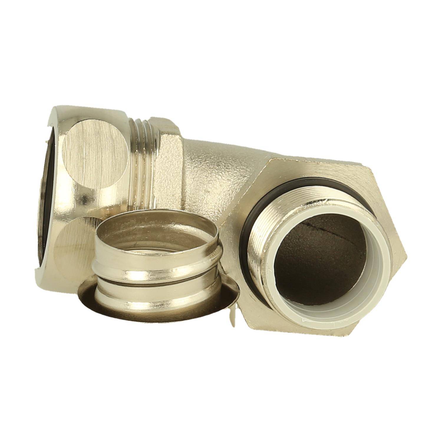Eine metallische 90-Grad-Kabelverschraubung mit einem abgetrennten Ring.