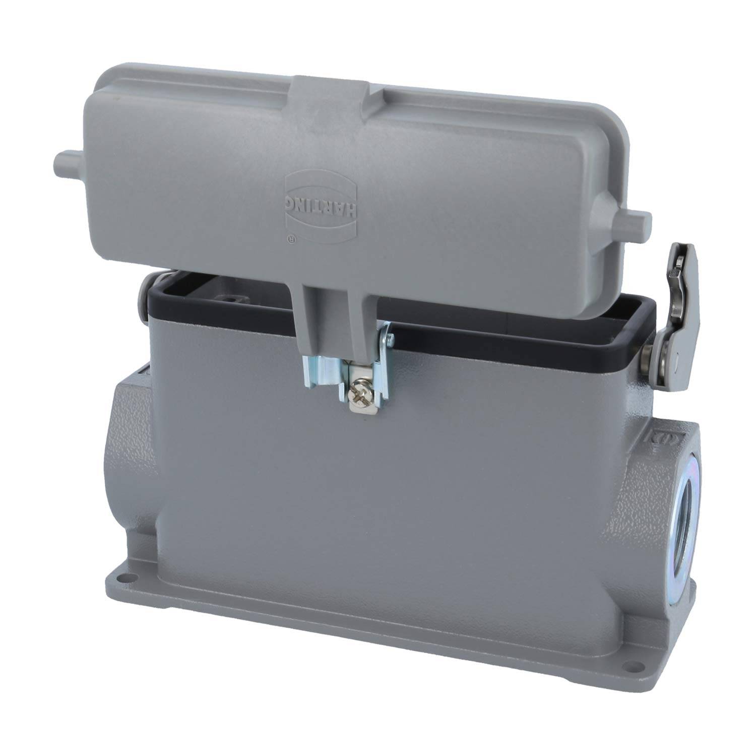 Ein grauer industrieller Anschlussgehäuse mit verriegelter Klappe, konzipiert für robuste elektrische Verbindungen. Geeignet für zuverlässige Kabelführung.