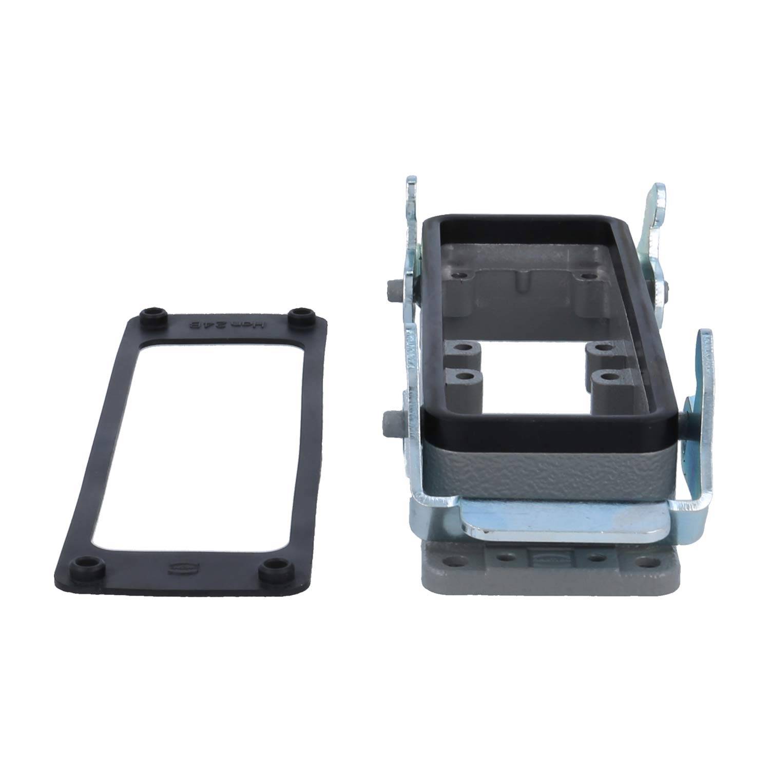 Metallische Elektrobox mit abgenommener schwarzer Dichtung, die Befestigungshalterungen und Schraubenlöcher zur Installation zeigt.